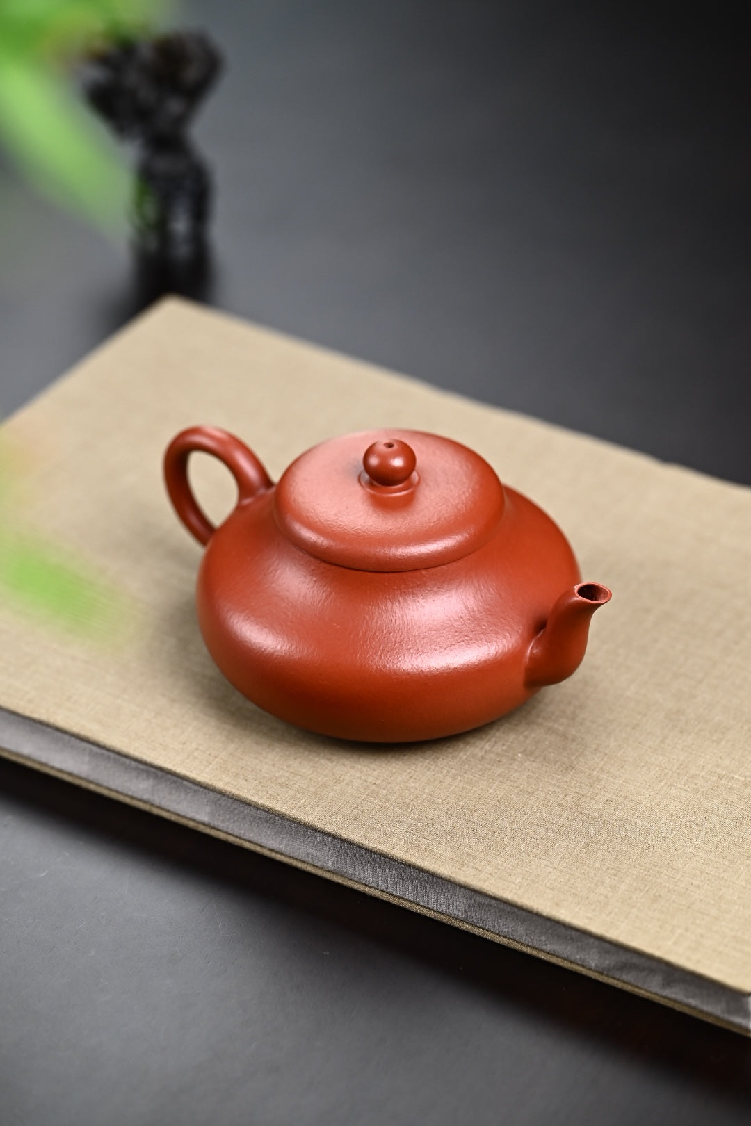 『君德』 全手工·极品皱皮朱泥·容量200cc·7孔出水·内推网孔·陈华军（国家级工艺美术师）