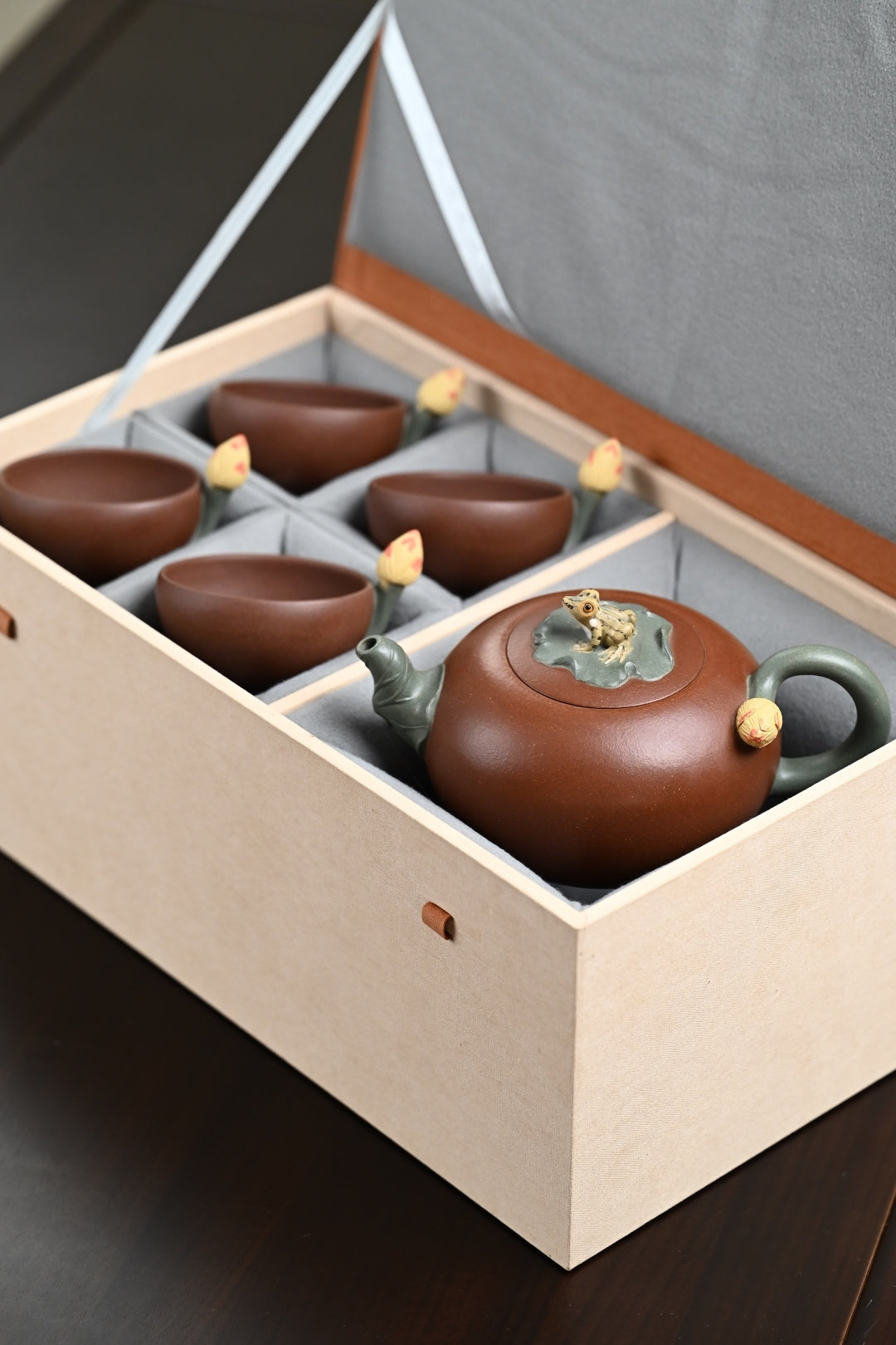 『蛙趣』一壶四杯 原矿紫泥·容量360cc·14孔出水·陈华军（国家级工艺美术师）