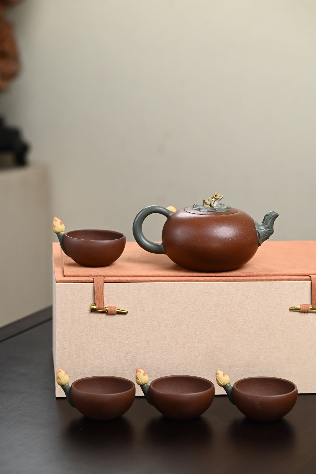 『蛙趣』一壶四杯 原矿紫泥·容量360cc·14孔出水·陈华军（国家级工艺美术师）