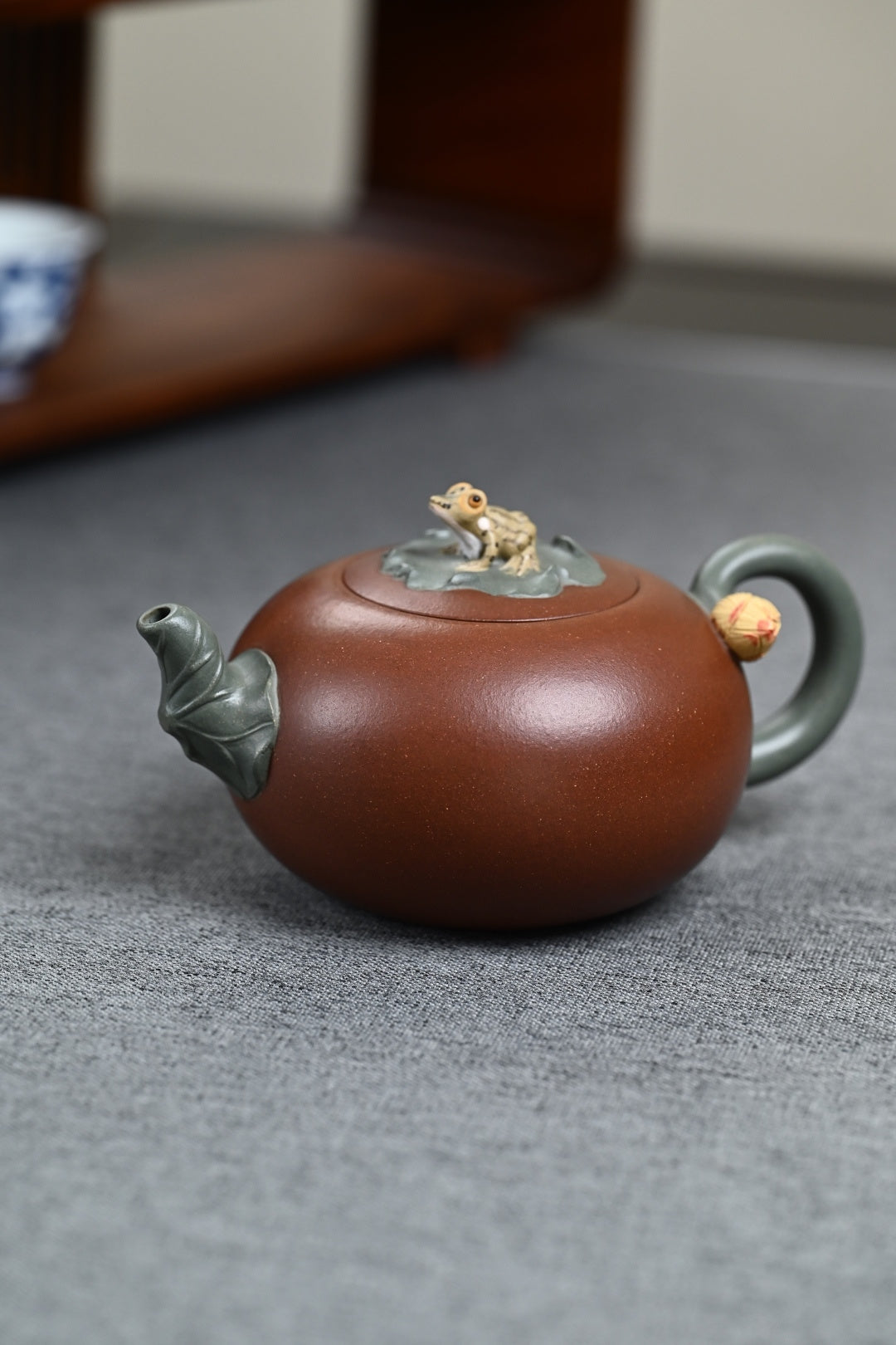 『蛙趣』一壶四杯 原矿紫泥·容量360cc·14孔出水·陈华军（国家级工艺美术师）