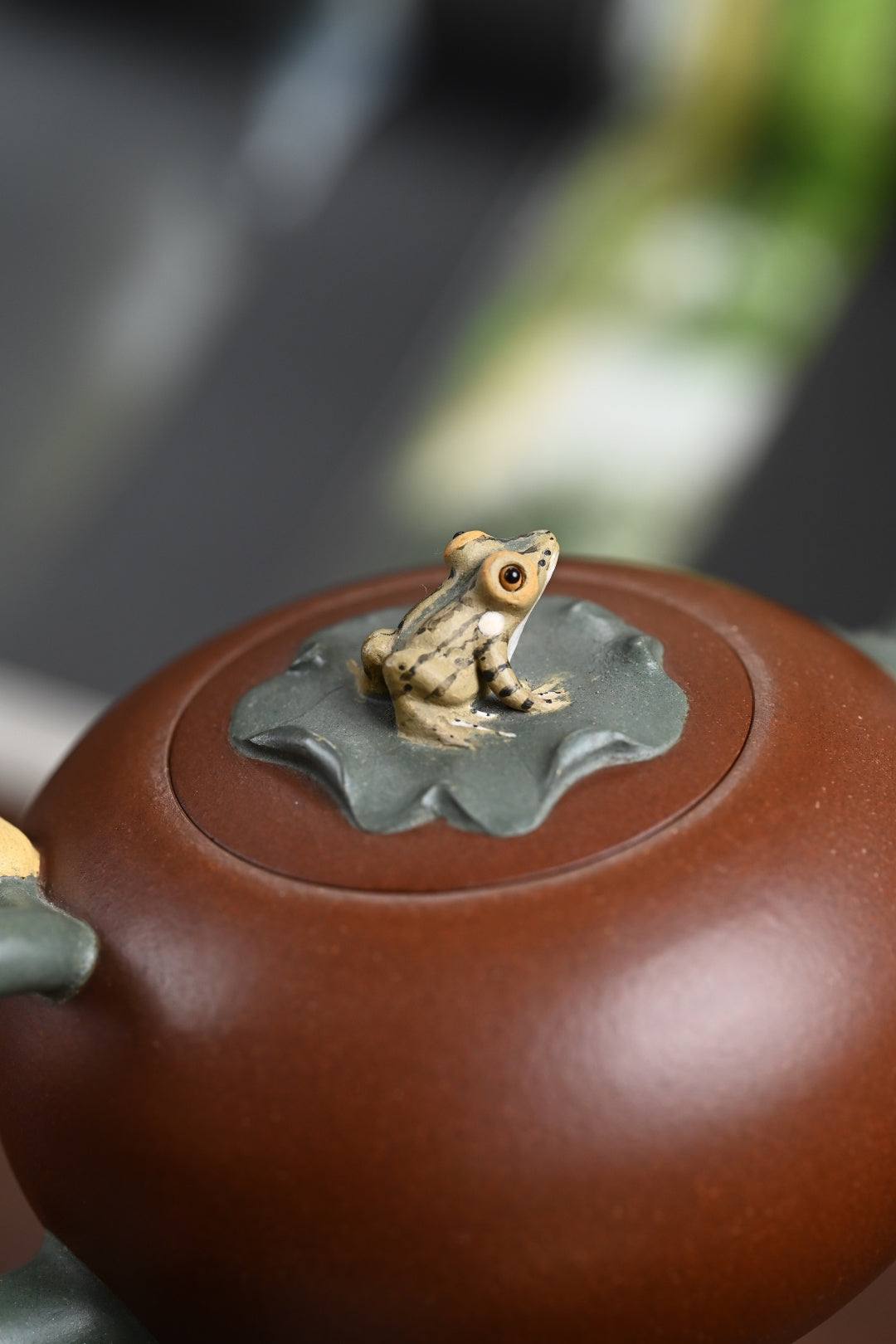 『蛙趣』一壶四杯 原矿紫泥·容量360cc·14孔出水·陈华军（国家级工艺美术师）
