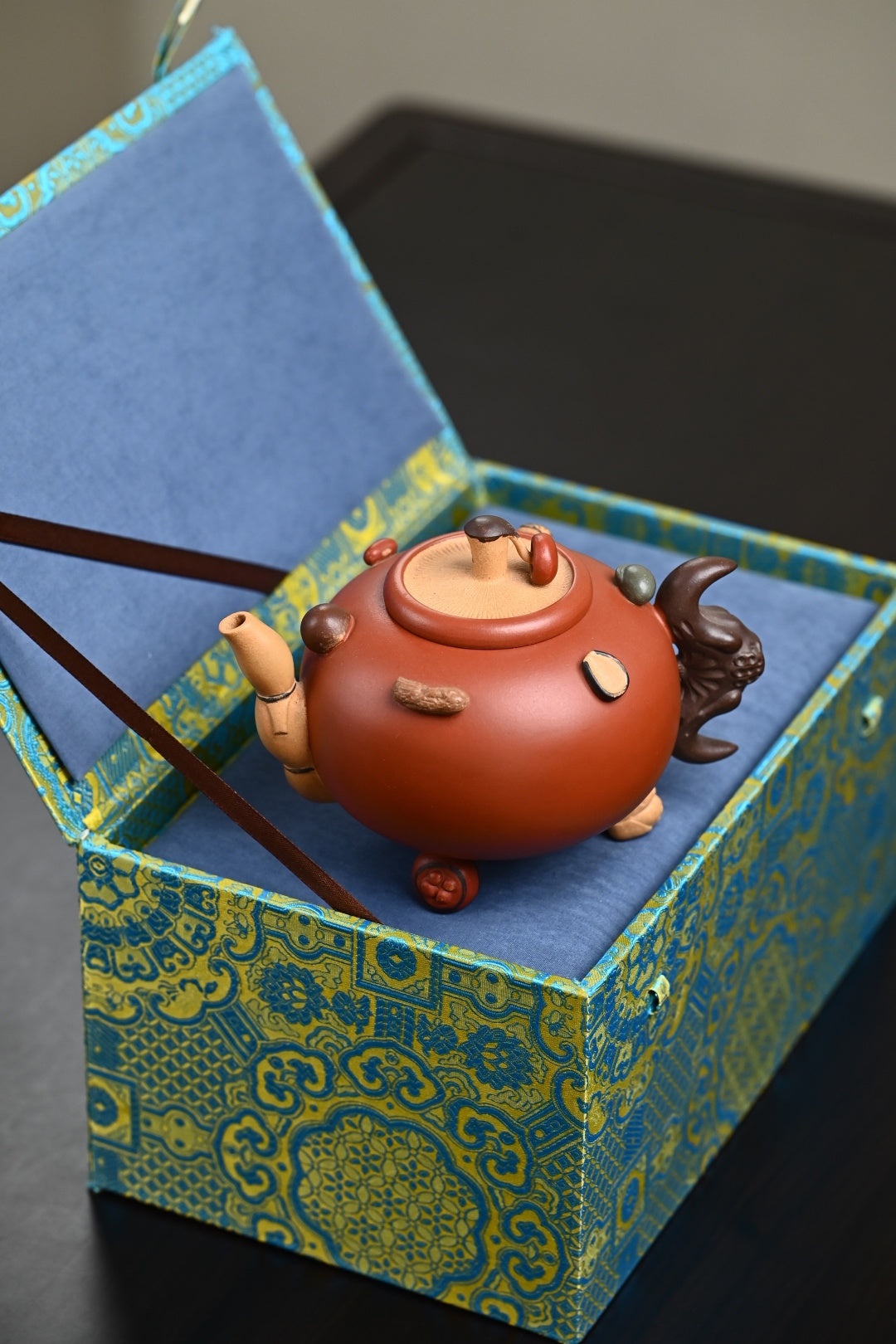 『硕果累累』 红皮龙·黄金段·容量500cc·17孔出水·陈华军（国家级工艺美术师）