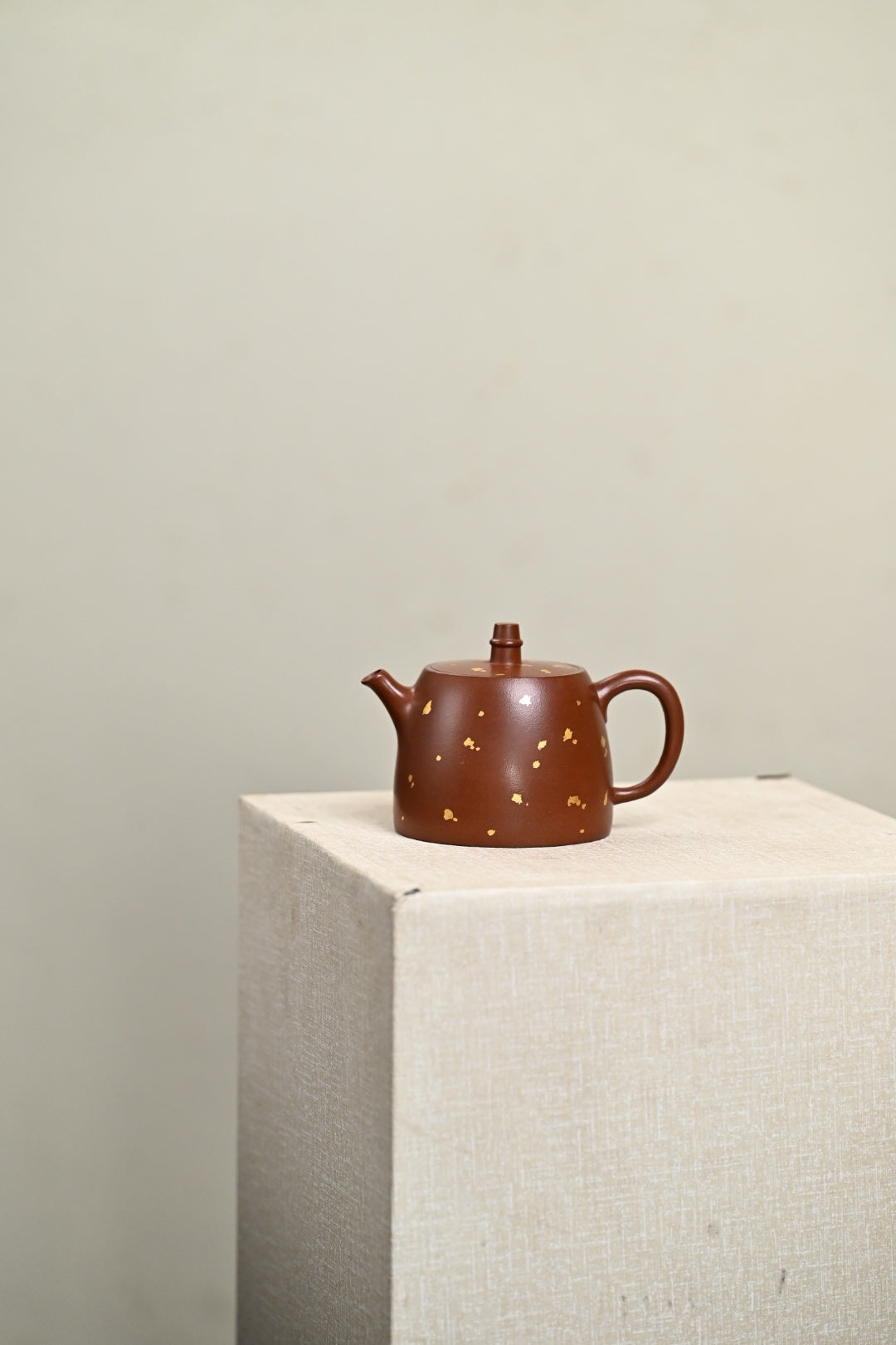 『汉铎』洒金 文革老紫泥·容量230cc·10孔出水·内推·王老师（国家级工艺美术师）