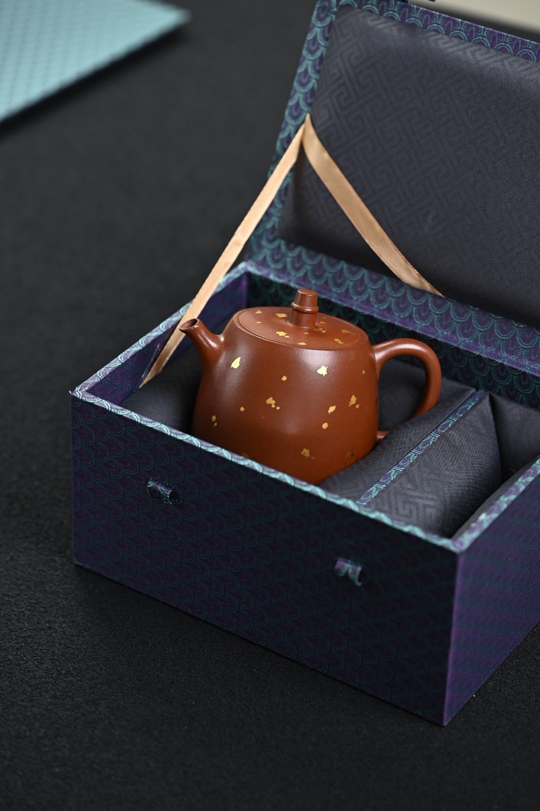 『汉铎』洒金 文革老紫泥·容量230cc·10孔出水·内推·王老师（国家级工艺美术师）