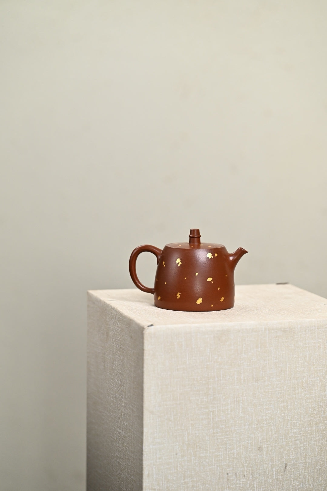 『汉铎』洒金 文革老紫泥·容量230cc·10孔出水·内推·王老师（国家级工艺美术师）