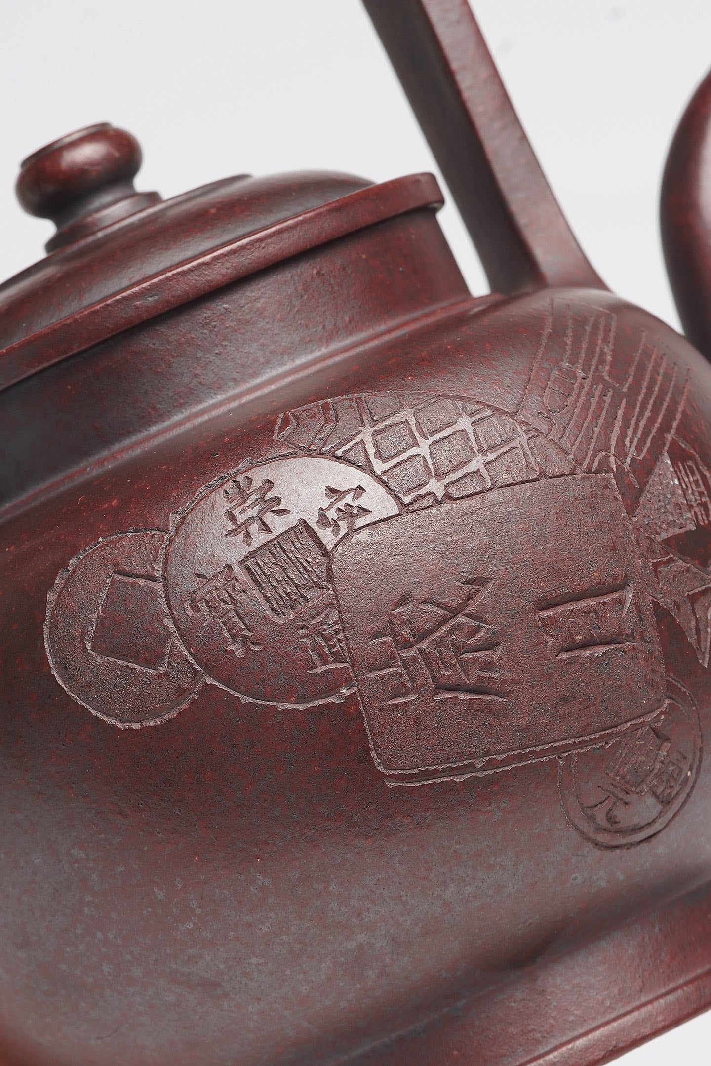 戴静波【壶名】莲瓣提梁 【泥料】极品鸣远金砂 【容量】390cc