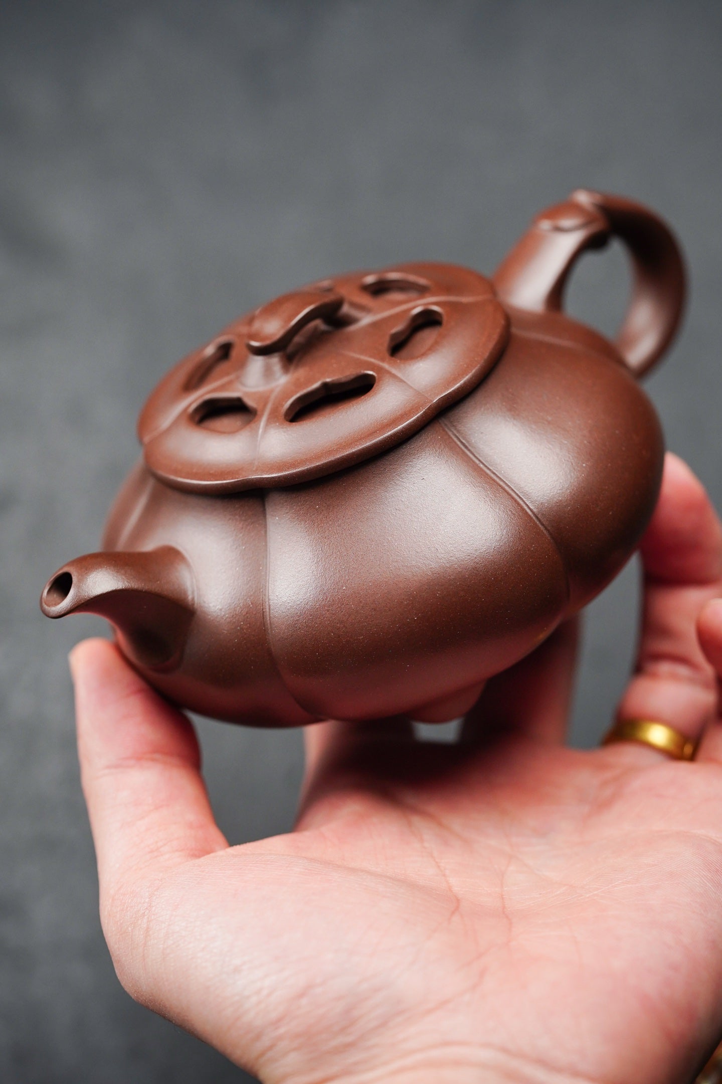 筋纹简瓢·镂空设计 240cc·原矿深井老紫泥 弱水三千，仅饮一瓢