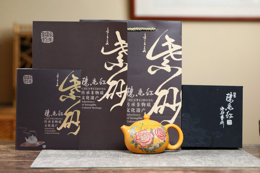 【西施】 作者 陈未红 泥料 琥珀蜜蜡黄 容量 260cc