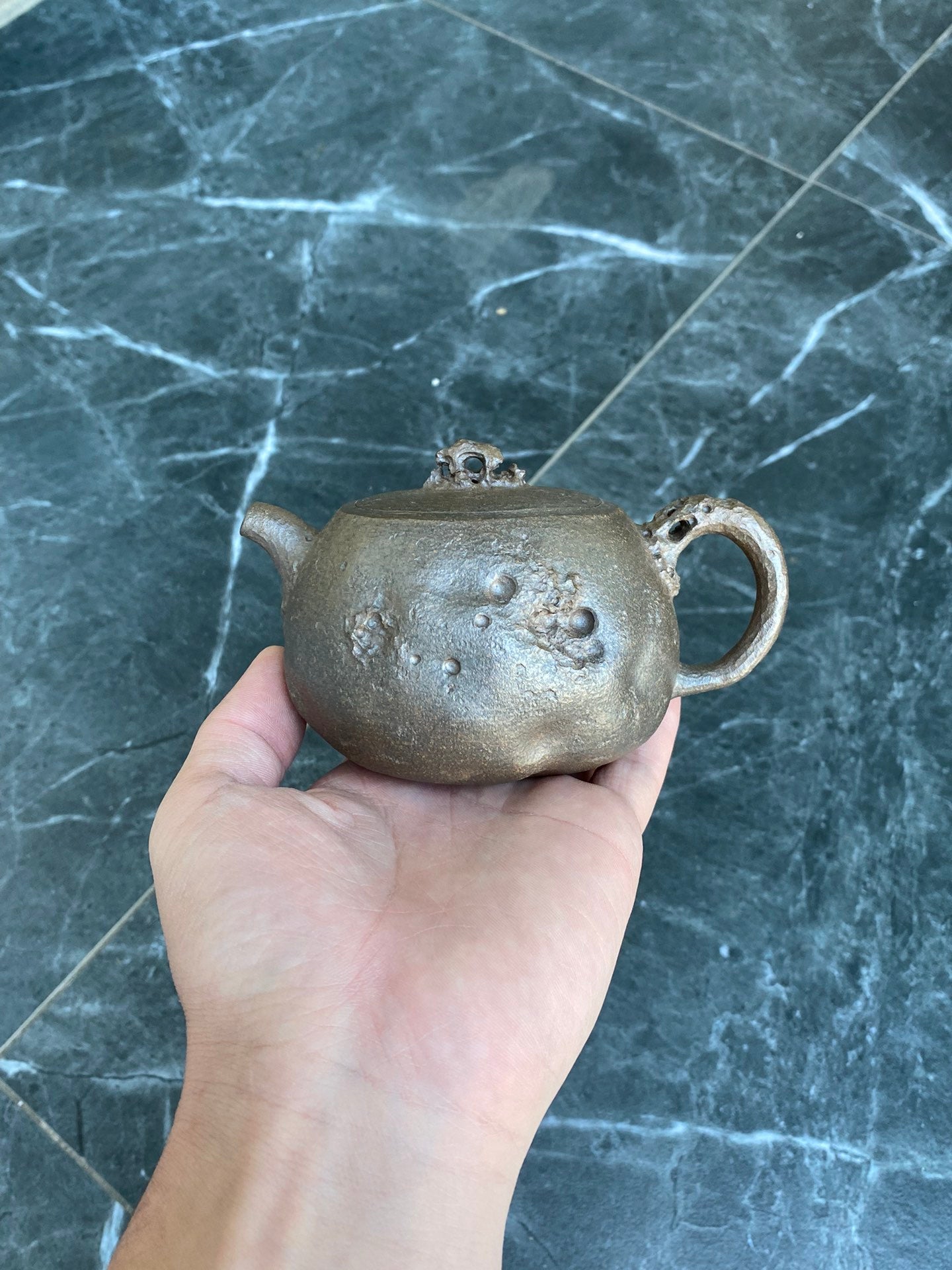 【特色藏品】紫砂太湖石全手工原创·拍卖7万同系列《太湖石趣》原矿极品黄金段柴烧·260cc