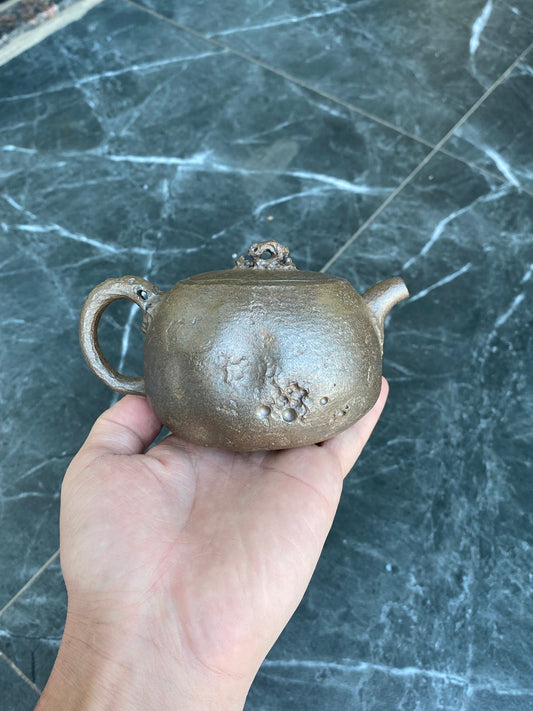 【特色藏品】紫砂太湖石全手工原创·拍卖7万同系列《太湖石趣》原矿极品黄金段柴烧·260cc