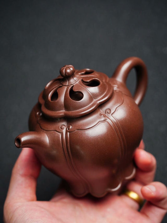 禅墩·镂空设计 260cc·原矿老紫泥 壶型取自结合紫砂筋纹器型