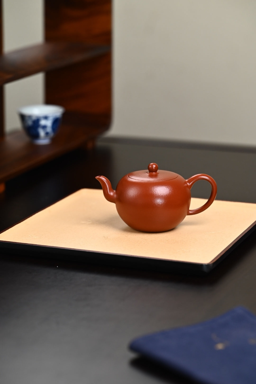 『一粒珠』 极品皱皮朱泥·容量170cc·7孔出水·内推·孙建芳（国家级工艺美术师）