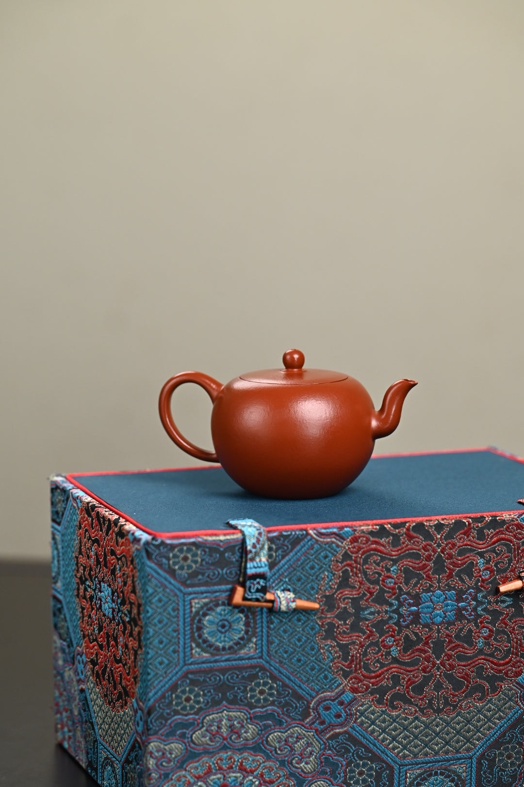 『一粒珠』 极品皱皮朱泥·容量170cc·7孔出水·内推·孙建芳（国家级工艺美术师）