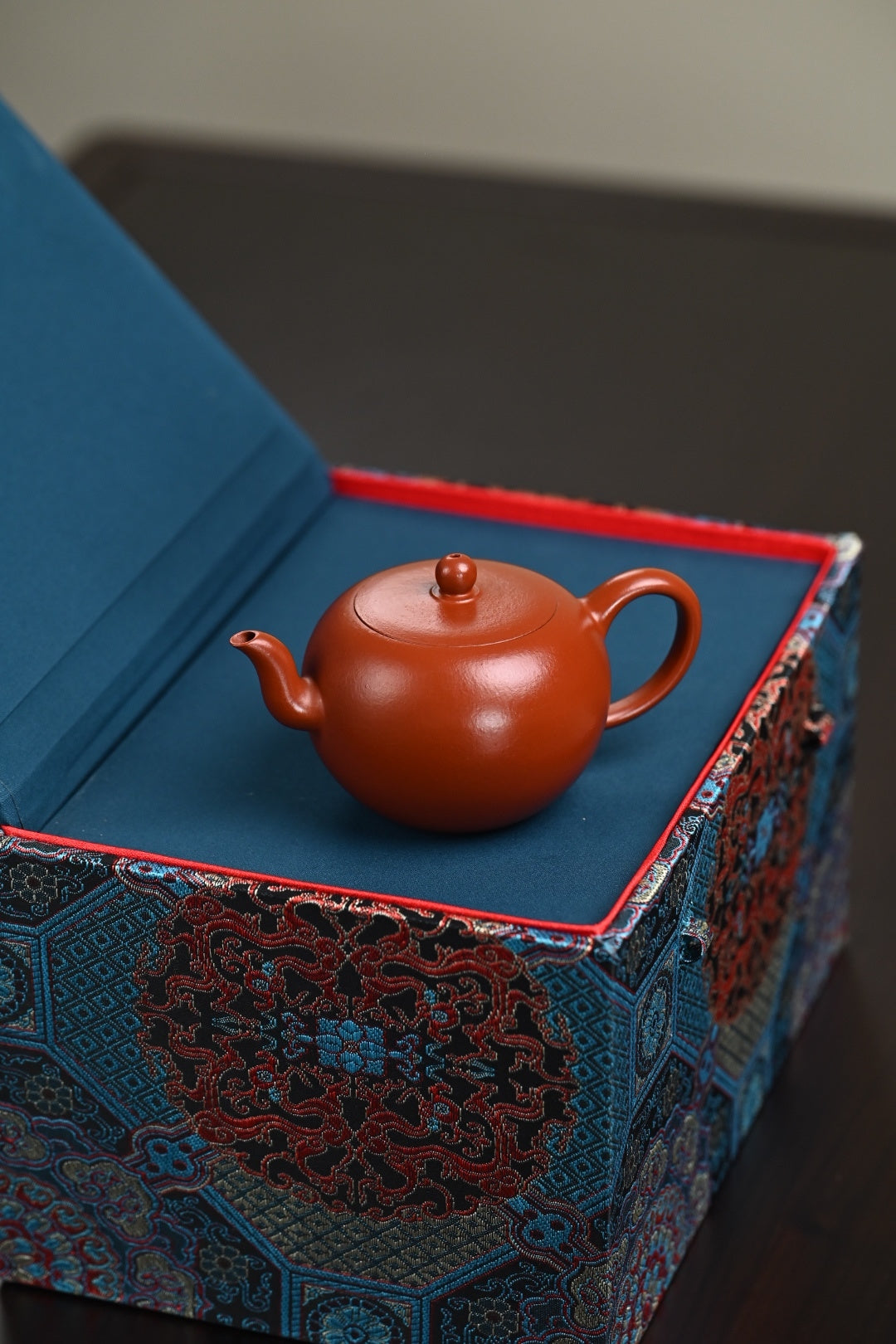 『一粒珠』 极品皱皮朱泥·容量170cc·7孔出水·内推·孙建芳（国家级工艺美术师）