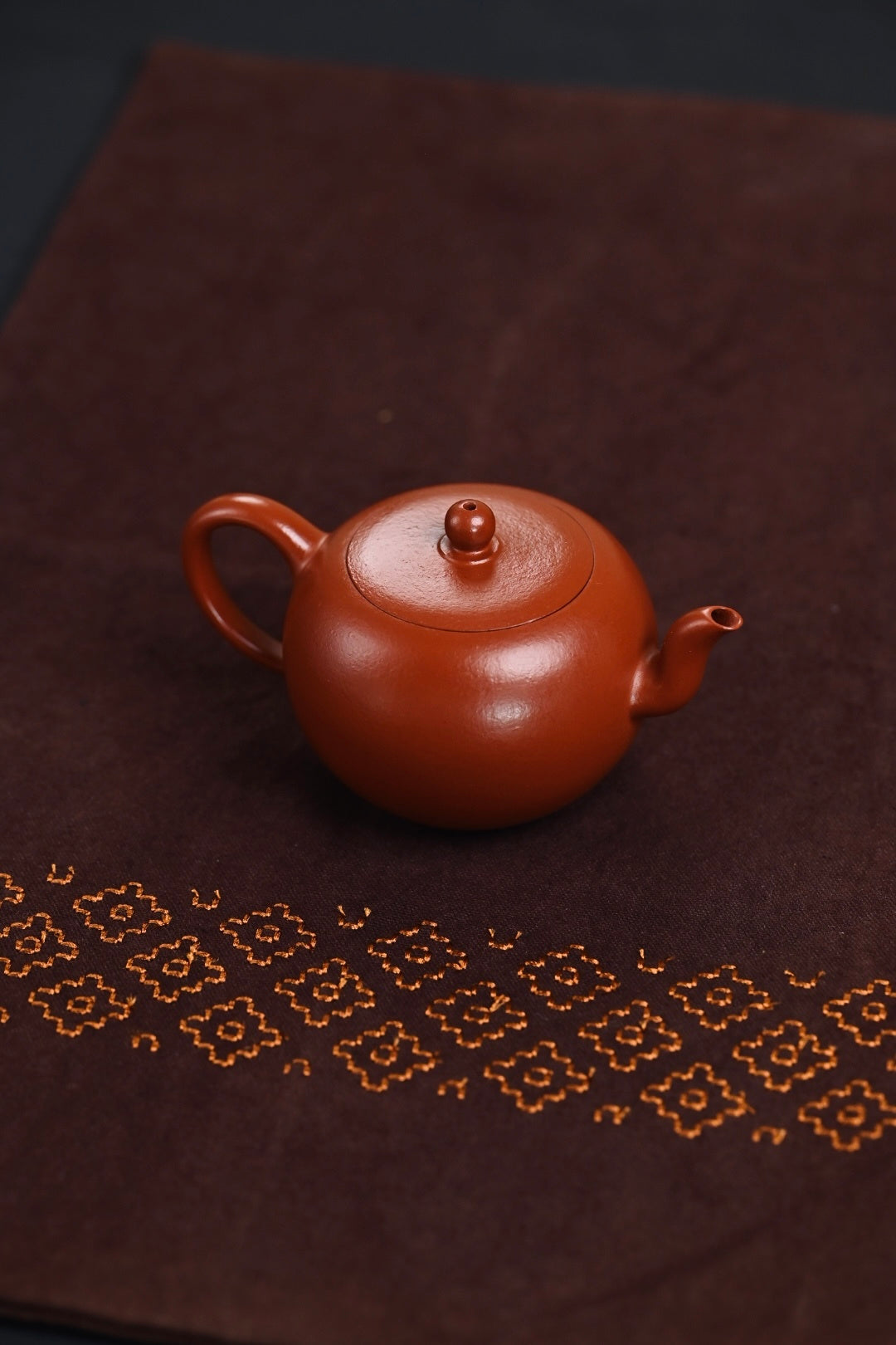 『一粒珠』 极品皱皮朱泥·容量170cc·7孔出水·内推·孙建芳（国家级工艺美术师）