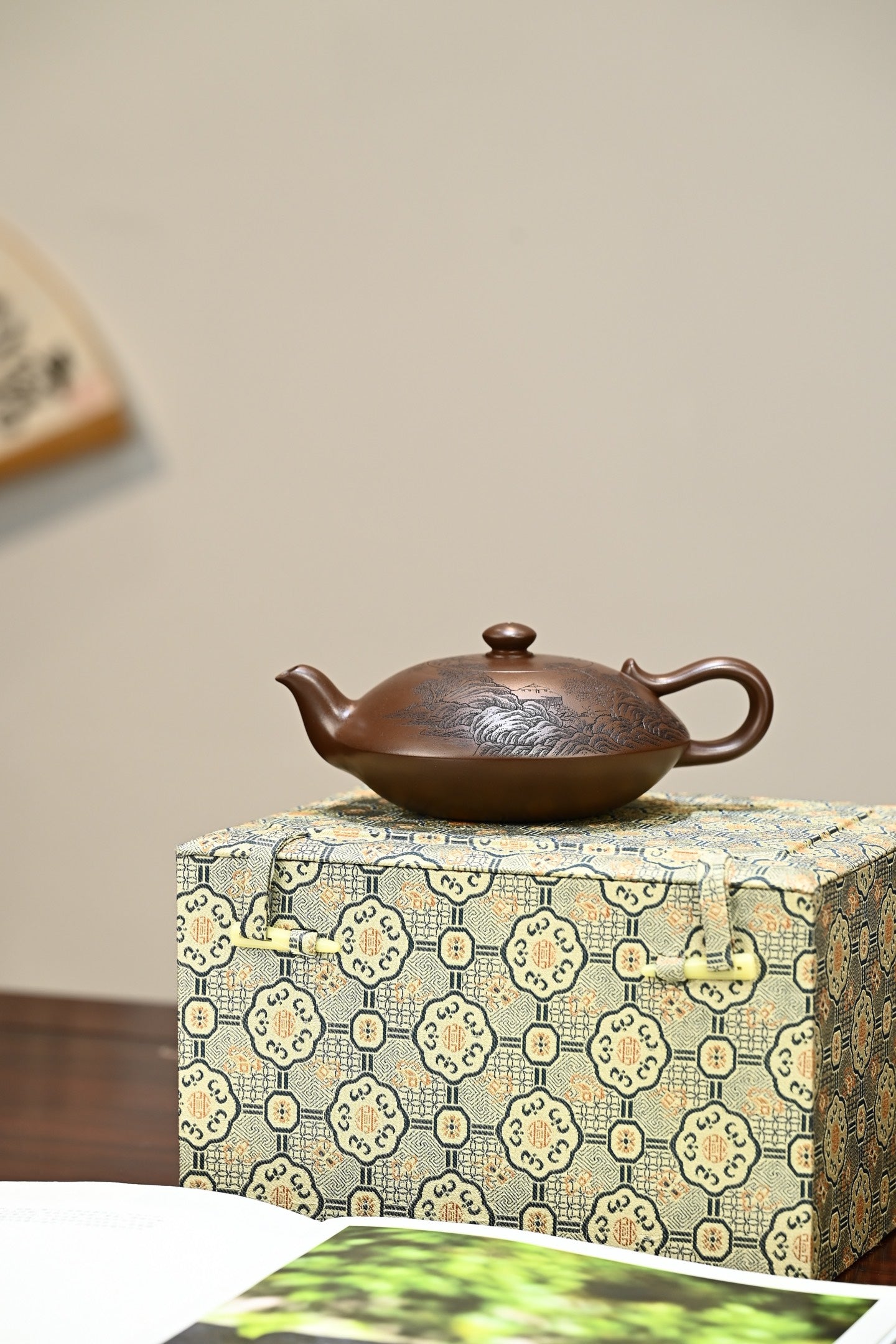 陇月·全手工（省大师桑黎兵刻绘+双证书）容量400cc 特级紫泥