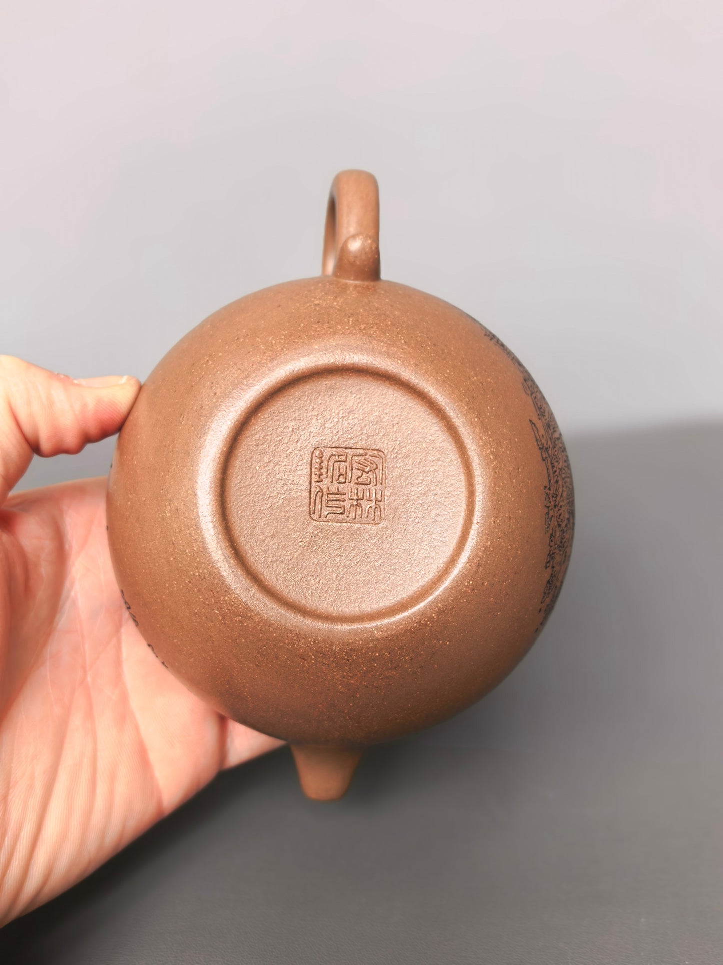 重器收藏·中国紫砂界山水陶刻巨匠·陈宏林大师精刻【仿古壶】潜力无限·极具收藏价值