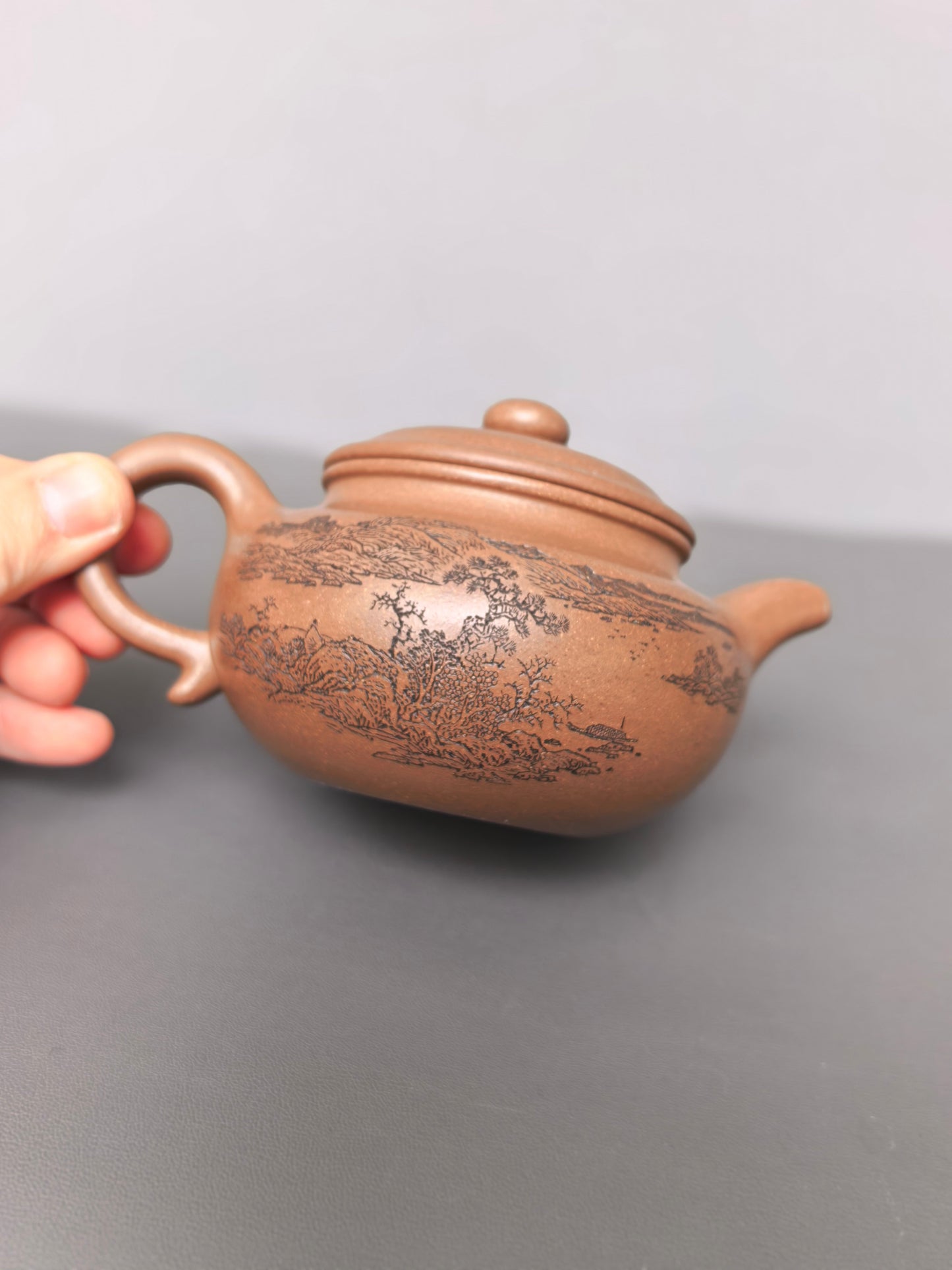 重器收藏·中国紫砂界山水陶刻巨匠·陈宏林大师精刻【仿古壶】潜力无限·极具收藏价值