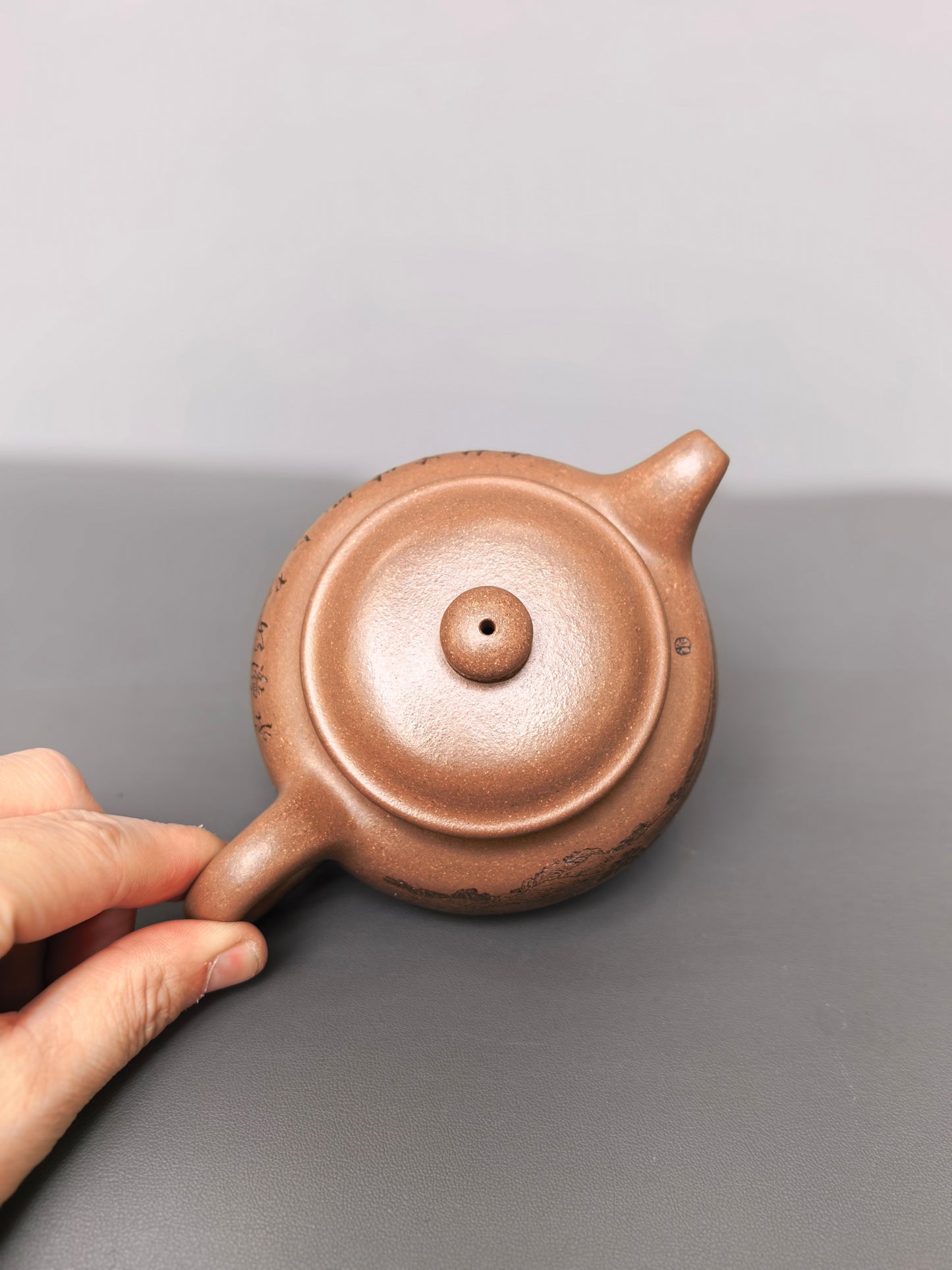 重器收藏·中国紫砂界山水陶刻巨匠·陈宏林大师精刻【仿古壶】潜力无限·极具收藏价值