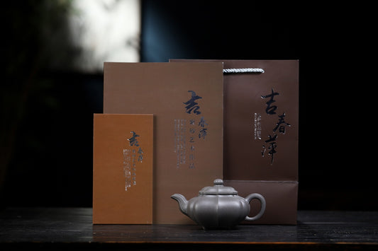 【筋纹传炉】 制壶 吉春萍（国家级高级工艺美术师）原矿青灰段 300cc
