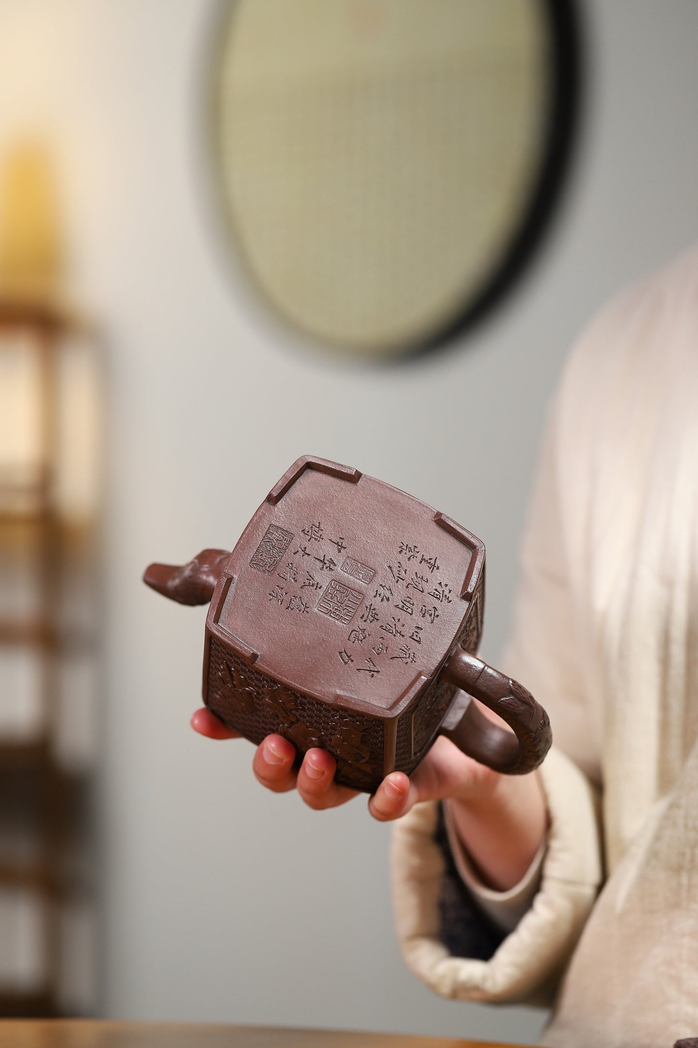 重器推荐《金鼎四方》 泥料：老紫泥 容量：680cc 陈小听（当代壶艺泰斗、从艺68年）