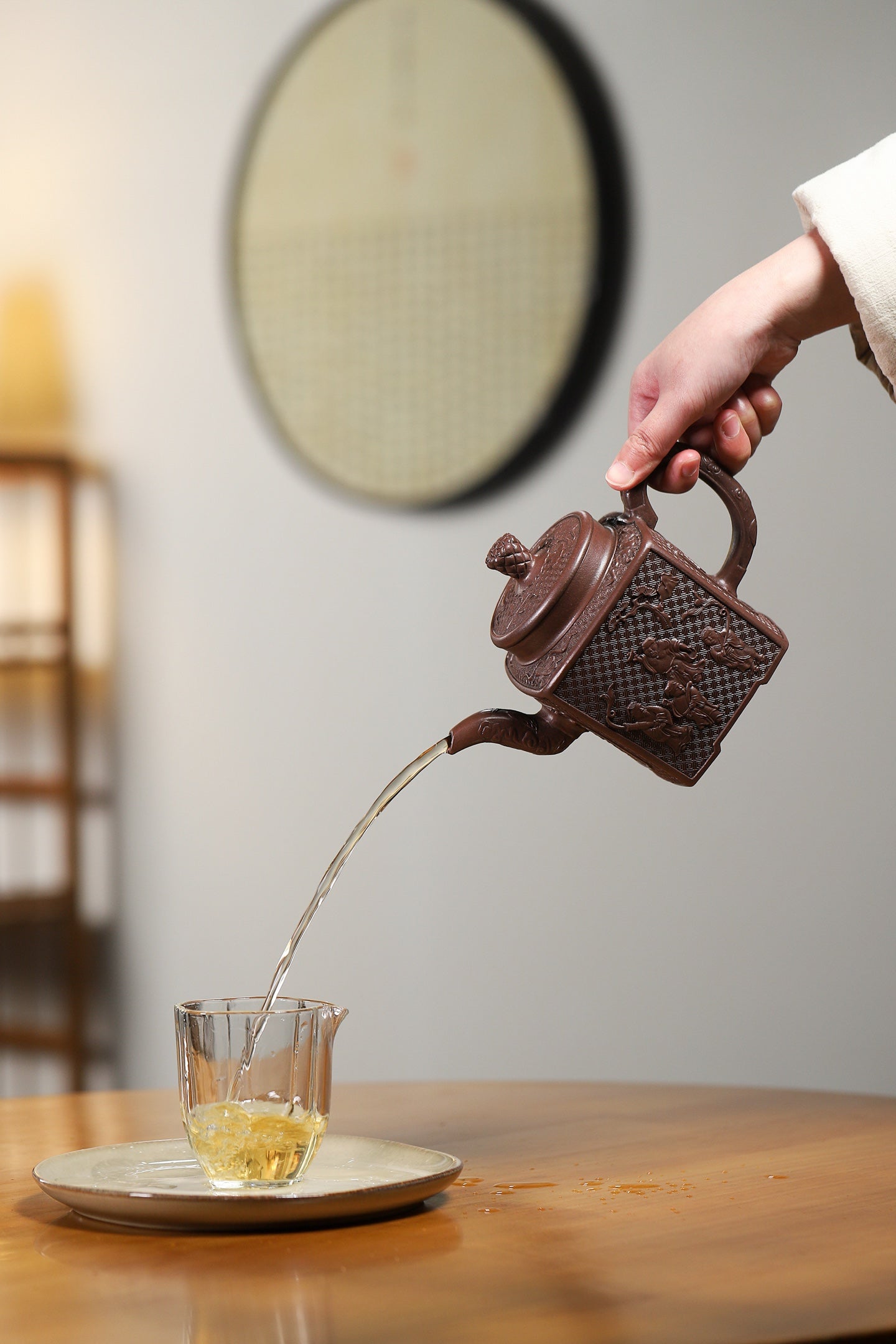 重器推荐《金鼎四方》 泥料：老紫泥 容量：680cc 陈小听（当代壶艺泰斗、从艺68年）