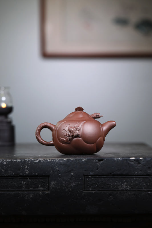 研高经典之：云龙 泥料：紫泥 容量：320CC 作者：韩小虎 研究员级高级工艺美术师