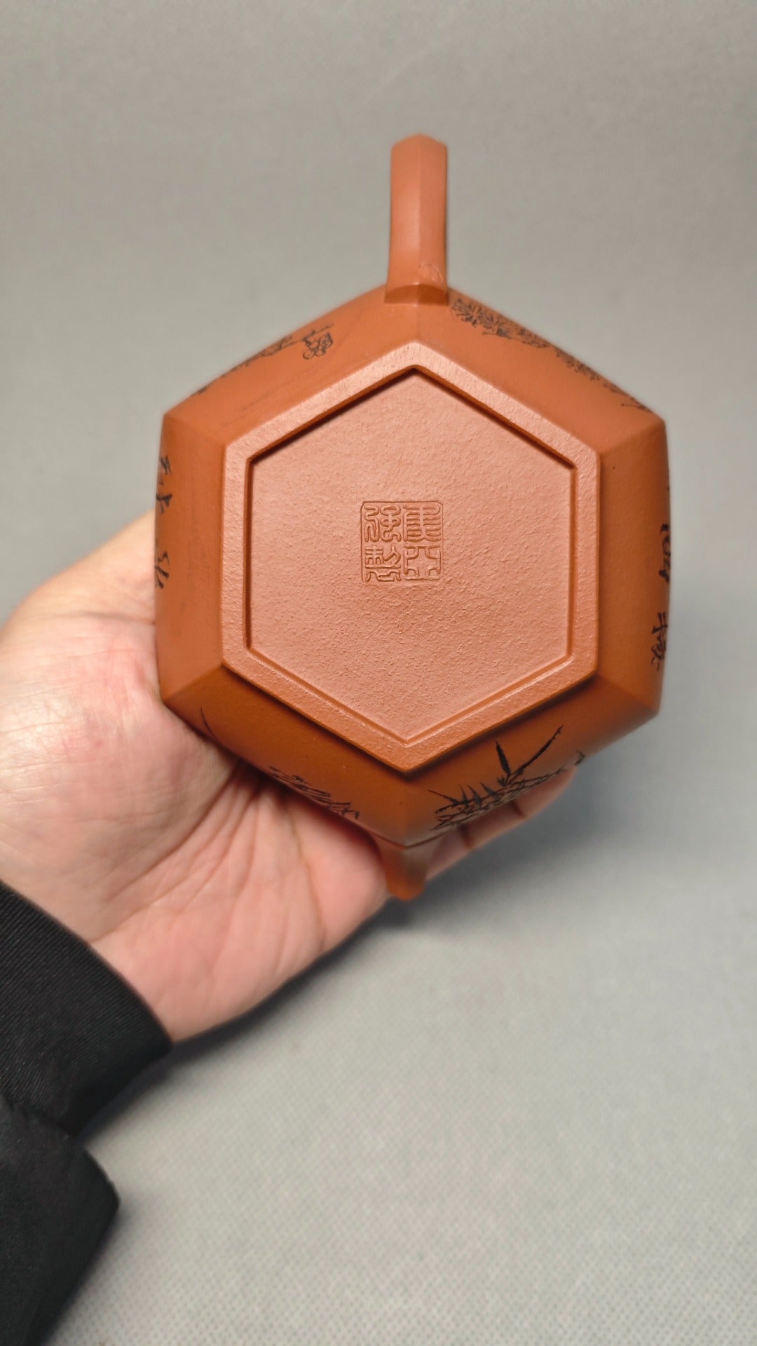 【六方雪华】 制壶：焦亚强 (国家级工艺美术师) 泥料：原矿朱泥 容量：260cc