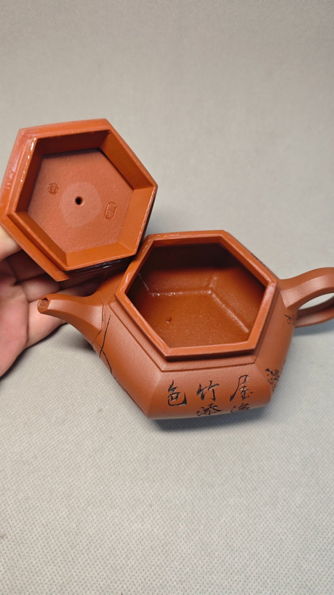 【六方雪华】 制壶：焦亚强 (国家级工艺美术师) 泥料：原矿朱泥 容量：260cc