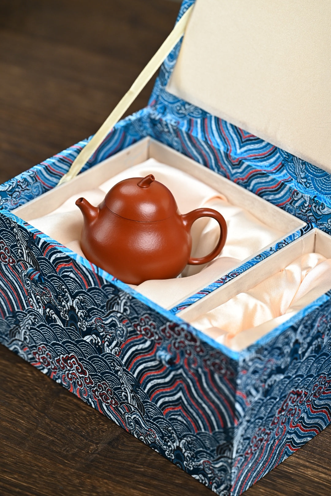 新品· 『茄瓜』 极品皱皮朱泥·容量150cc·7孔出水·内推·孙建芳（国家级工艺美术师）