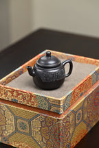 『宫灯』 石黄·容量150cc·7孔出水·内推·秦国萍（国家级高级工艺美术师）