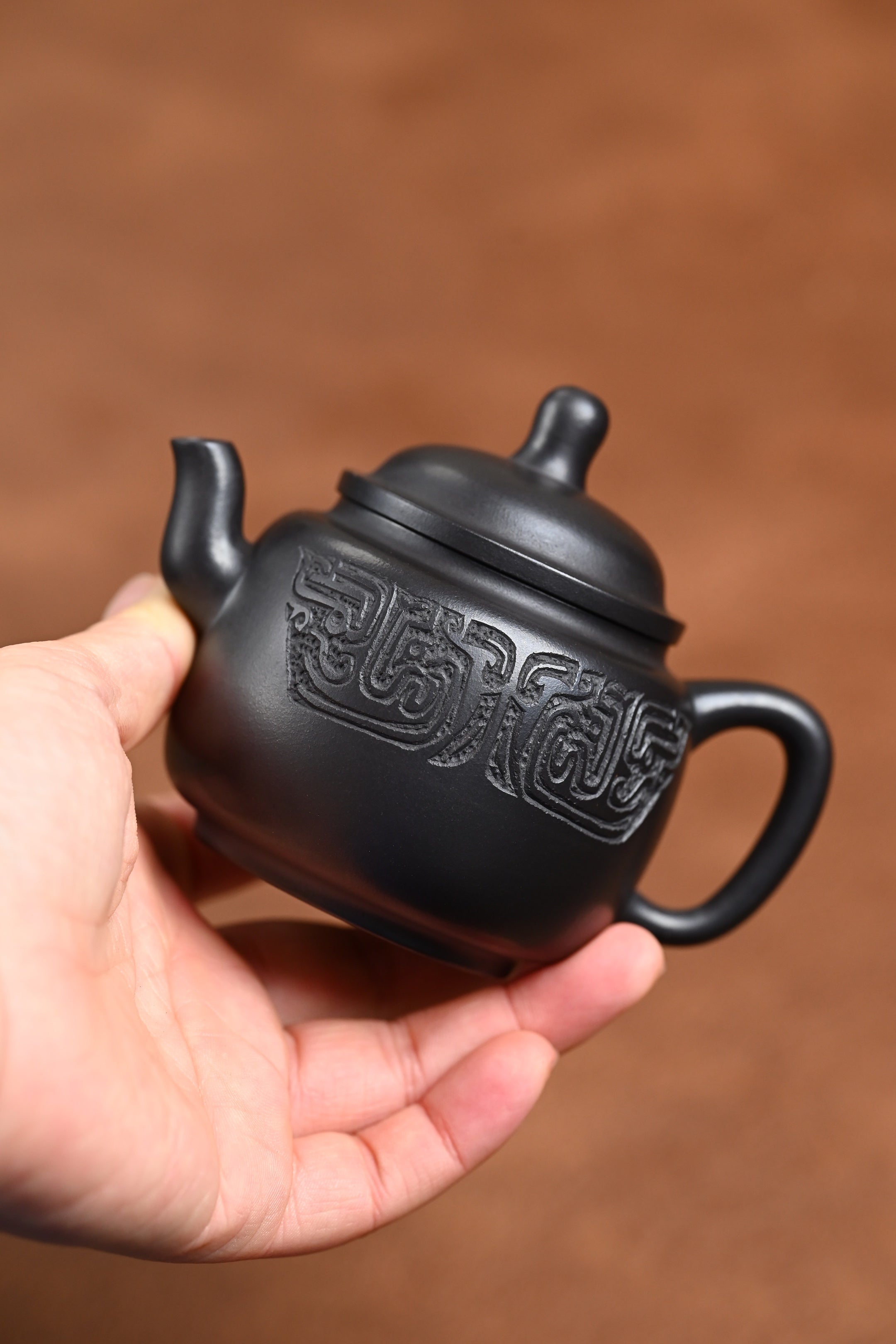 『宫灯』 石黄·容量150cc·7孔出水·内推·秦国萍（国家级高级工艺美术师）