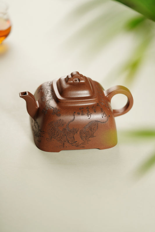 重器鉴藏·紫砂界陶刻巨匠·陈宏林大师精刻稀有五虎【大弧菱壶】原矿优质段泥·680cc