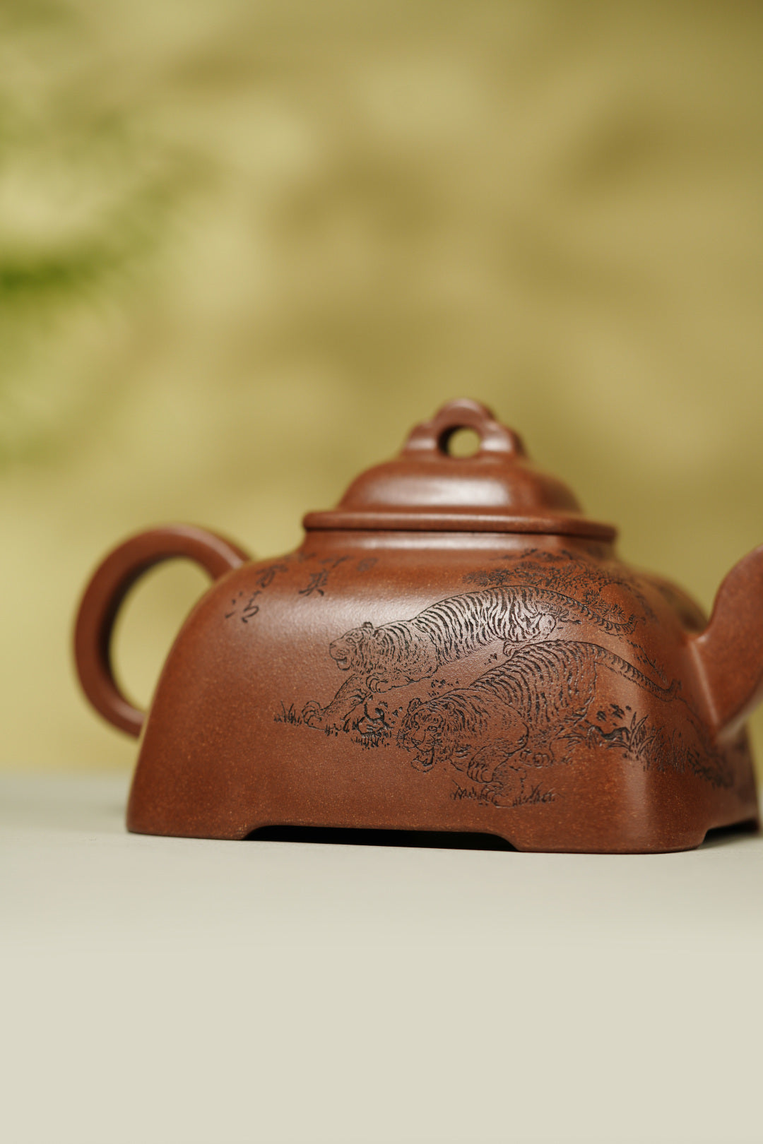 重器鉴藏·紫砂界陶刻巨匠·陈宏林大师精刻稀有五虎【大弧菱壶】原矿优质段泥·680cc