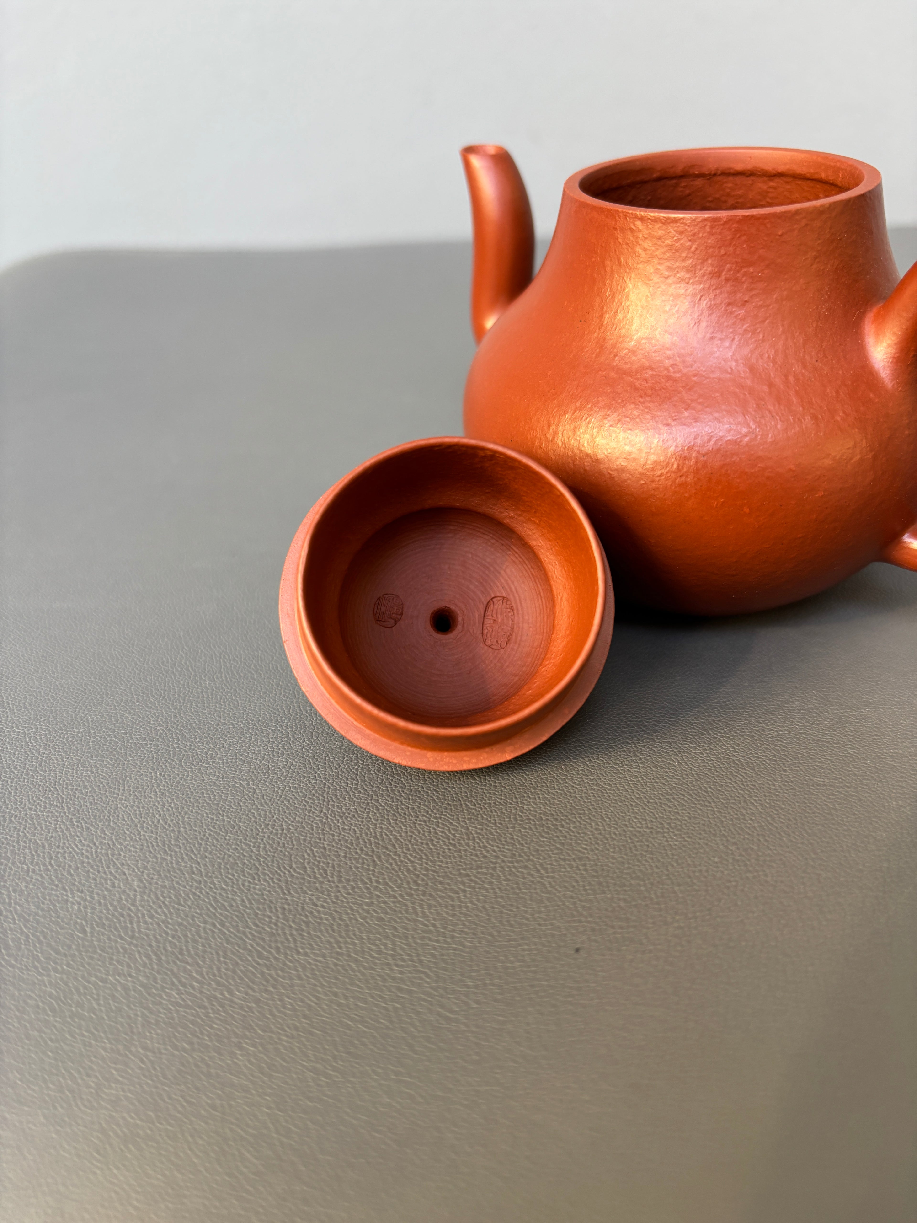 省大师邱爽制【思婷】原矿极品粗砂朱泥·150cc 光素小品 潜力无限·极具收藏价值重器