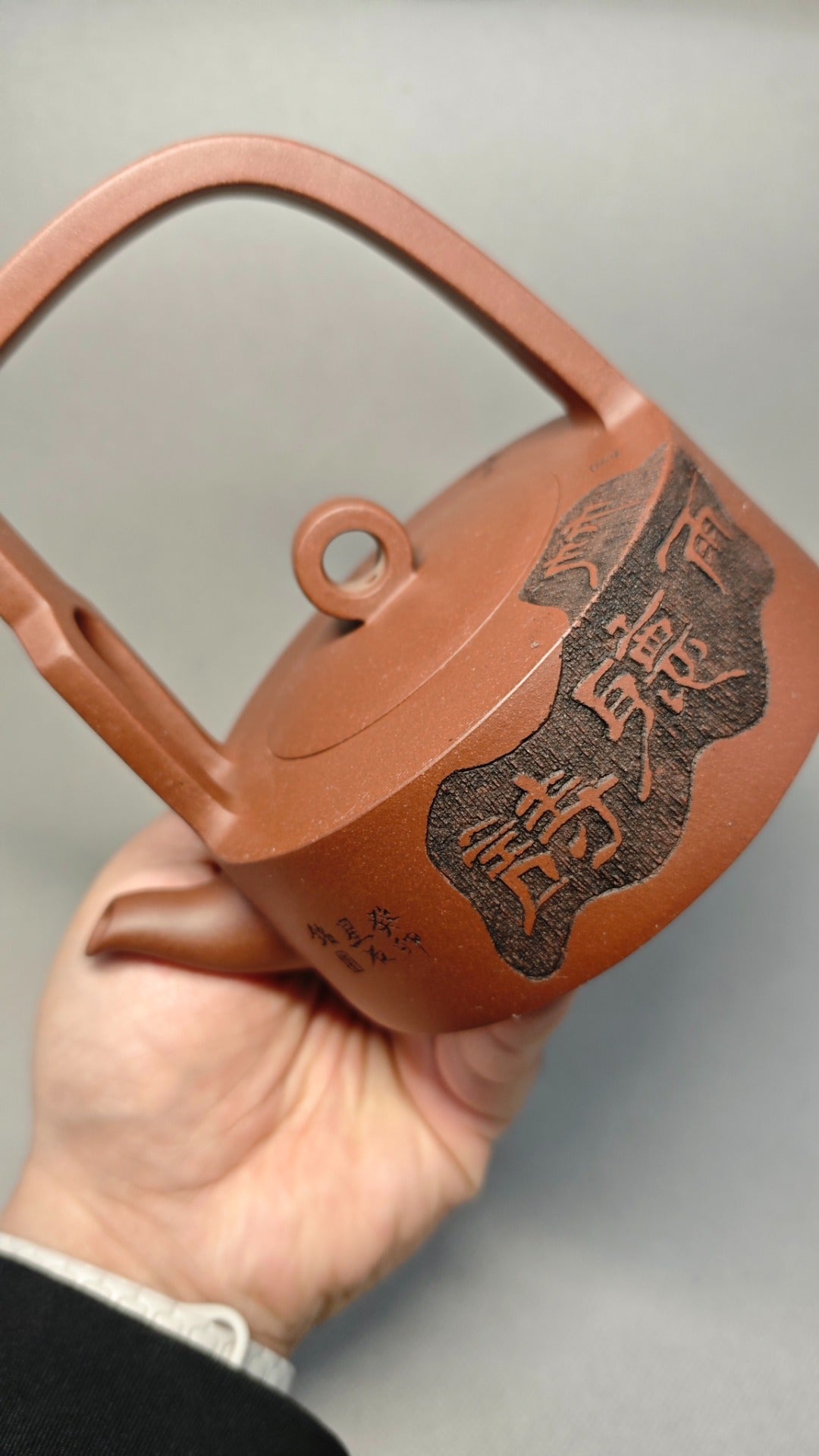 【鹧鸪提梁】  制壶：焦亚强   (国家级工艺美术师) 泥料：原矿底槽清 容量：300cc