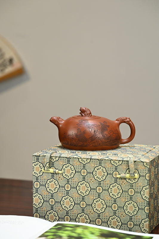 鱼跃龙门·全手工（省大师桑黎兵刻绘+双证书）容量430cc/特级红皮龙