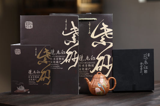 【竹瓢】作者 ：陈未红（非遗传承人） 泥料：降坡泥 容量：130cc 刻绘：云青刻字