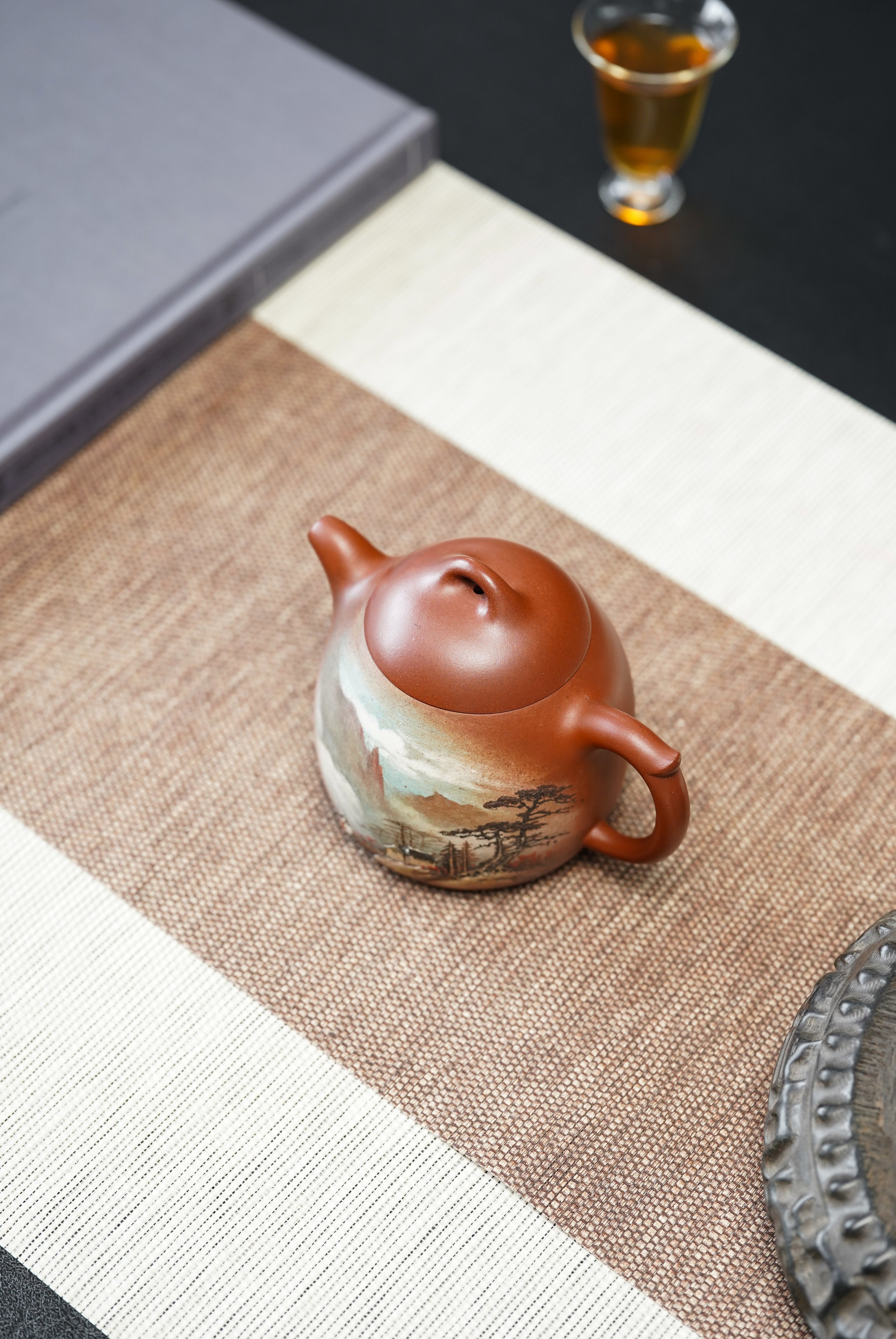 宗师泰斗·何光宏宗师泰斗·何光宏极具收藏传世潜力·送礼顶流·孤品重器原矿优质底槽清·350cc