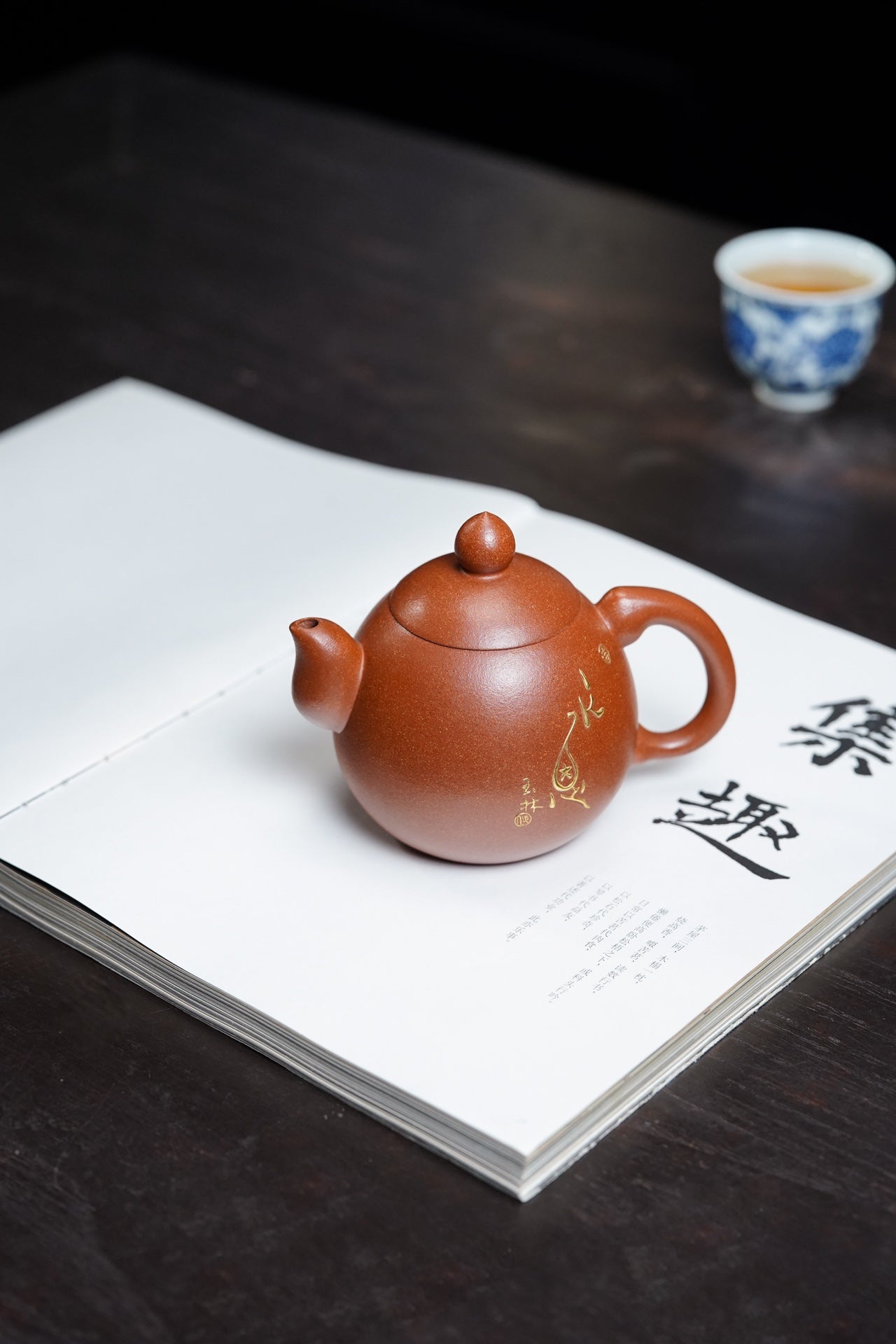 国匠泰斗·礼藏双绝｜国大师邱玉林《滴水之恩壶》原矿极品金降坡·250cc (真金限量版)