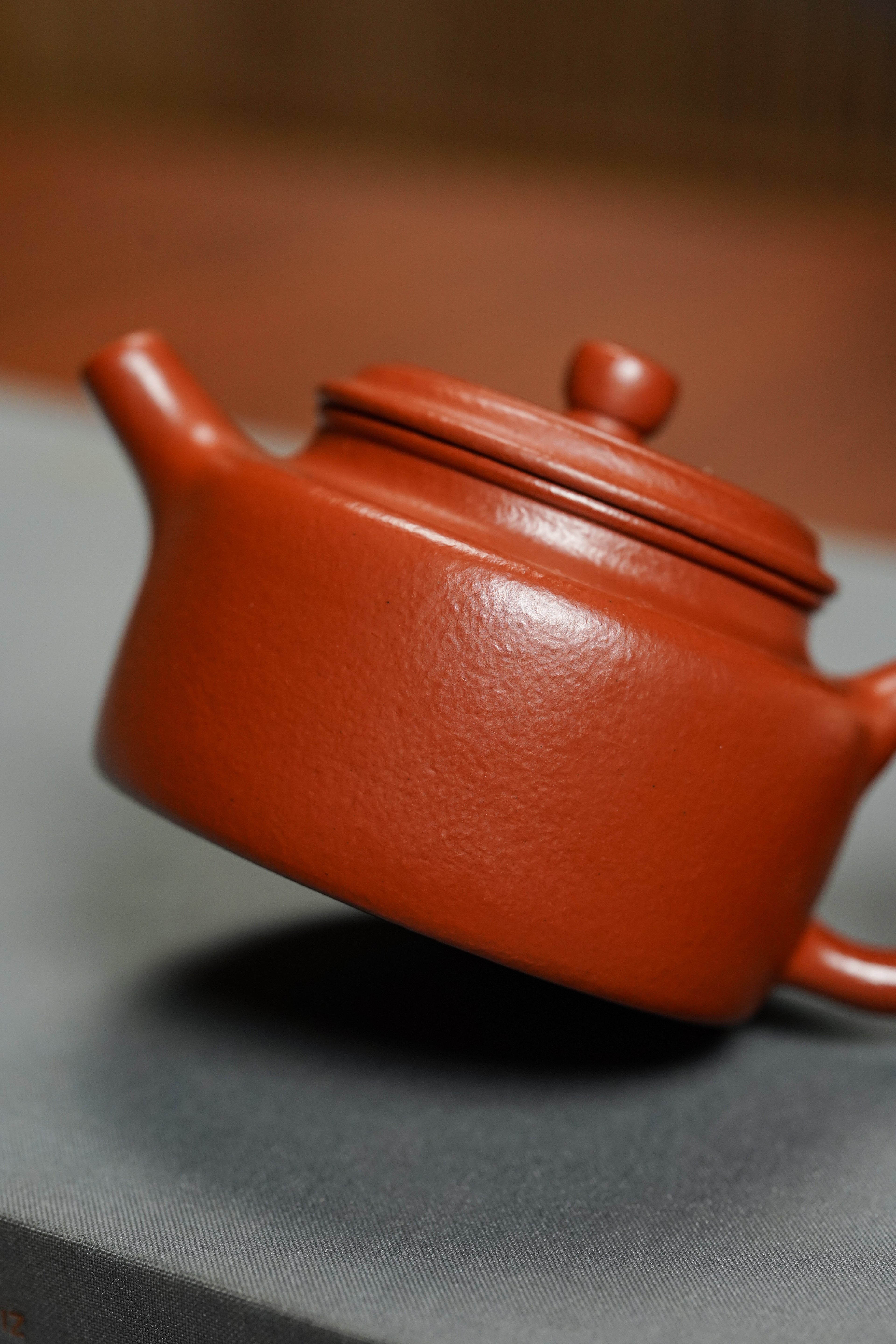 邱爽 | 范泽锋高徒·省大师紫砂潜力重器【德钟壶】原矿优质粗砂朱泥·110cc 小品