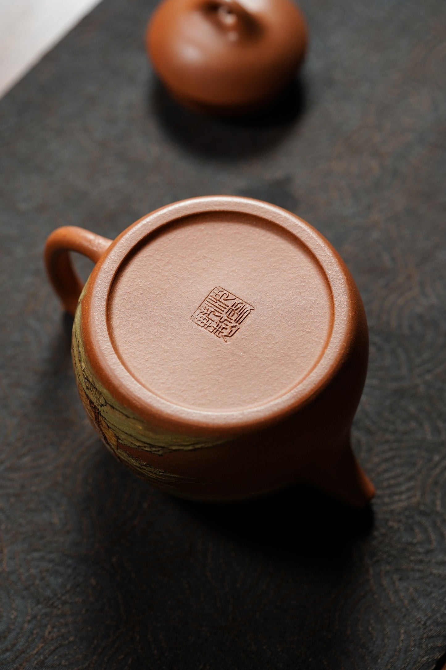 稀世典藏·紫砂孤品·正高沈更轶亲制～张志杰泥绘《秦权壶》原矿极品老段泥·300cc