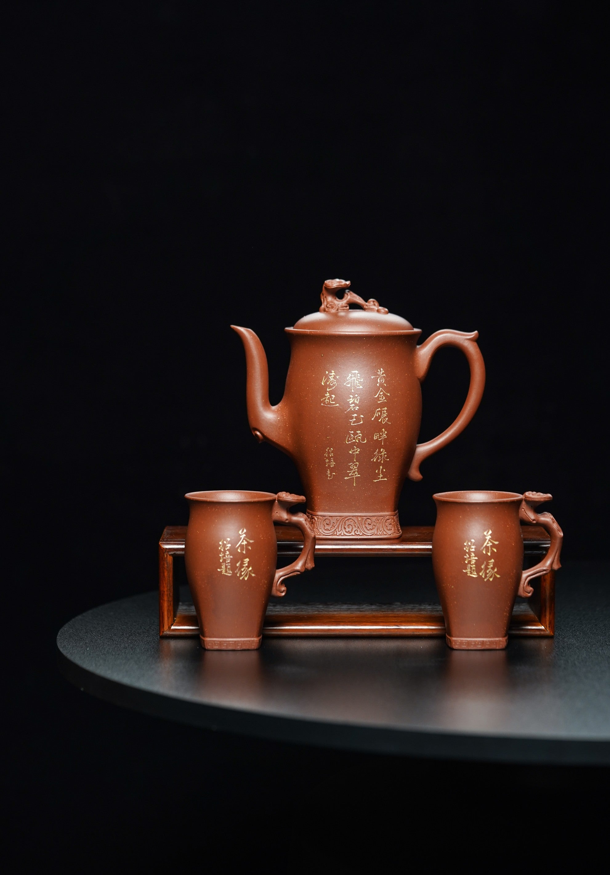 作者：储立之--芝露双承套组（顾绍培合作） 泥料：储氏赤金砂 容量：400cc