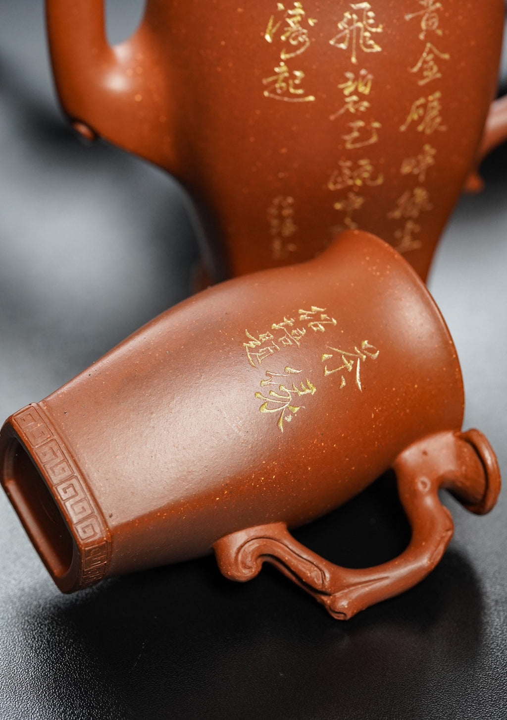 作者：储立之--芝露双承套组（顾绍培合作） 泥料：储氏赤金砂 容量：400cc