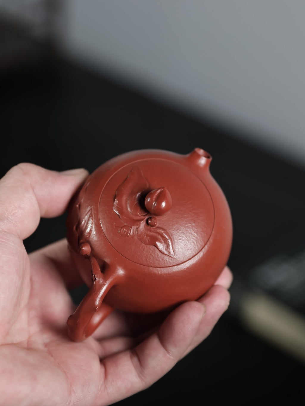 寿桃河豚西施【极品粗砂朱泥·传统手制·全手工·经典传统器·170cc·9孔·实力派作品 全手工贴花】