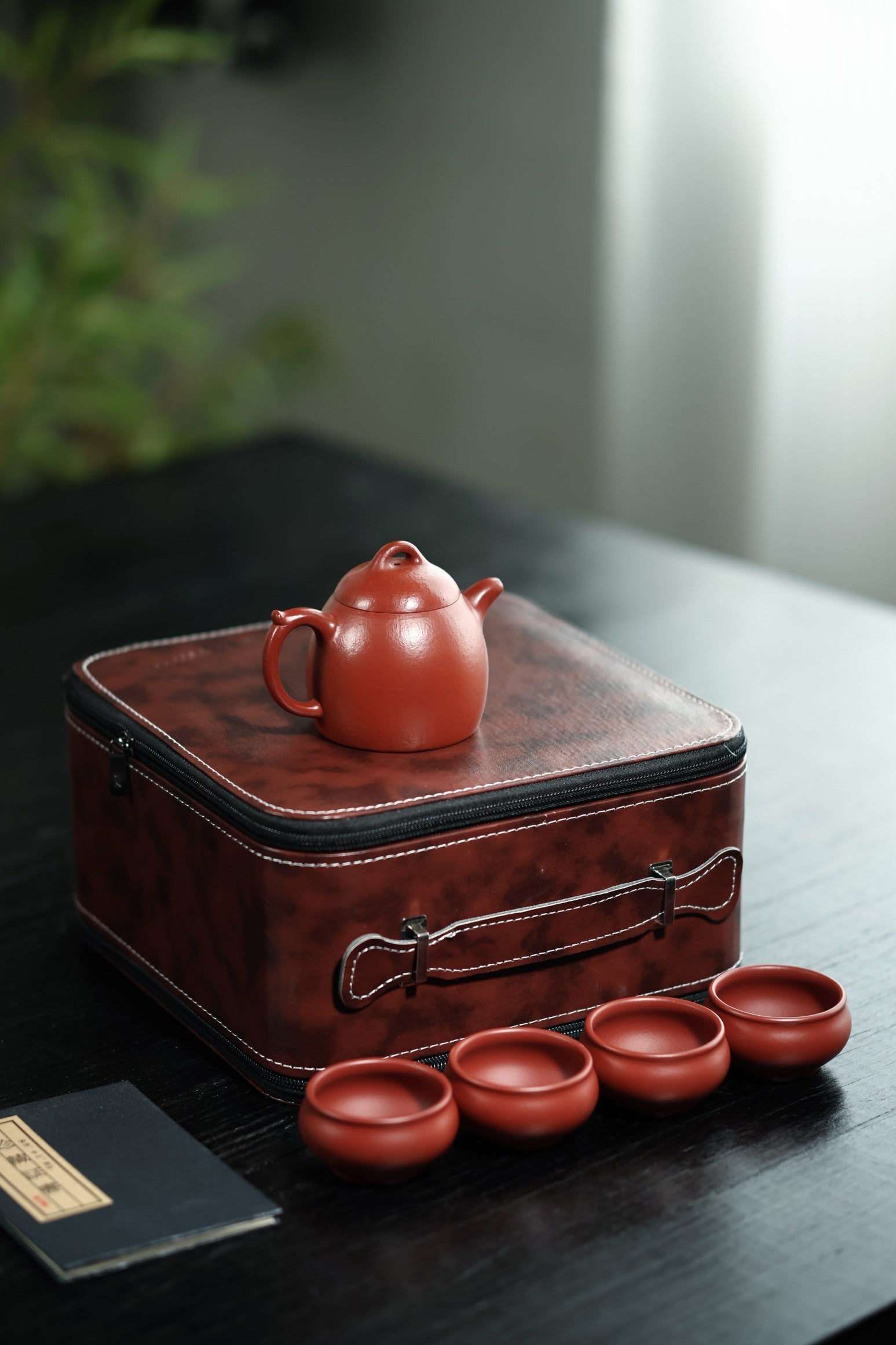 秦权旅行套组【极品粗砂朱泥·传统手制·全手工·经典传统器·200cc·9孔·实力派作品 一壶四杯加一壶承】
