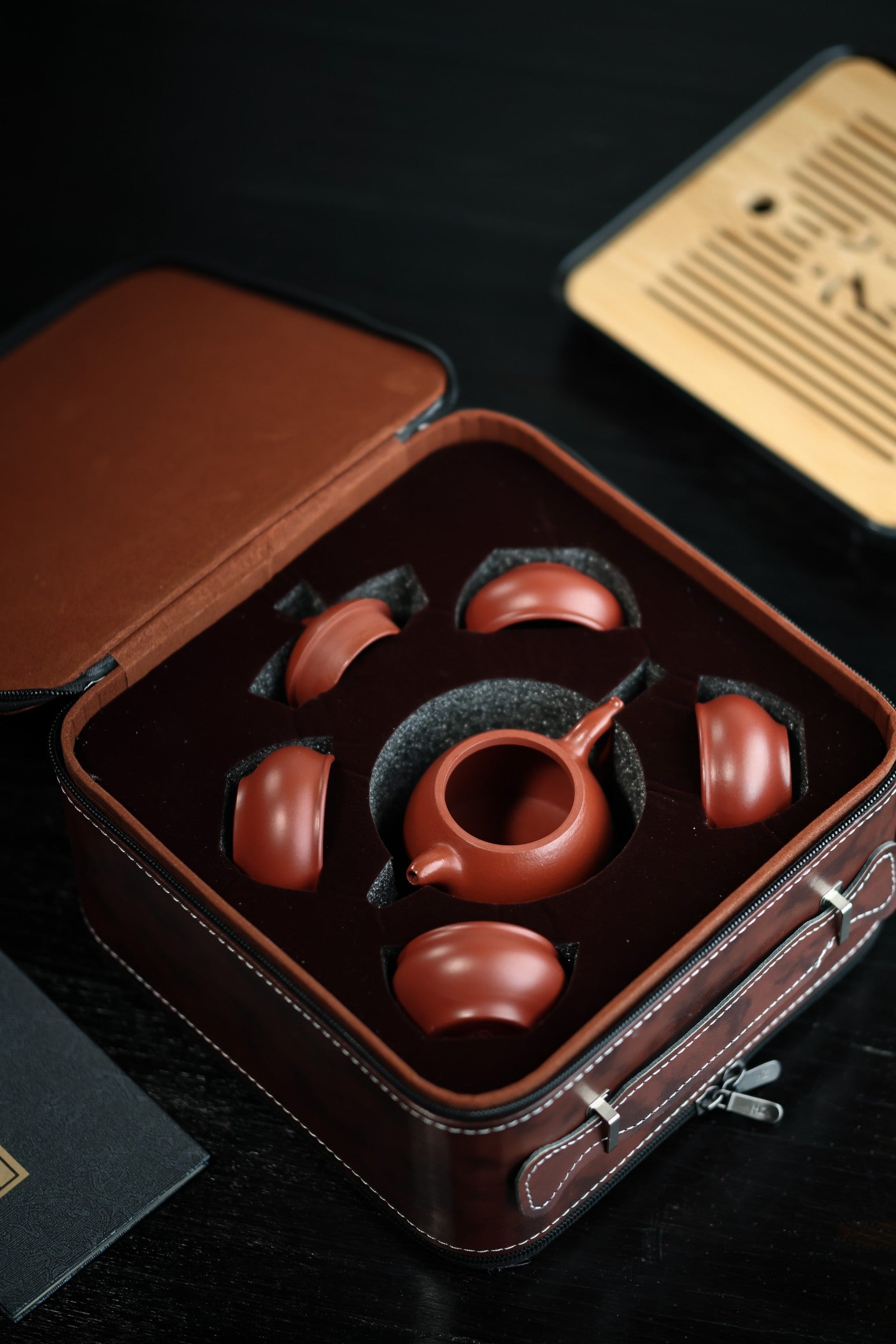 秦权旅行套组【极品粗砂朱泥·传统手制·全手工·经典传统器·200cc·9孔·实力派作品 一壶四杯加一壶承】