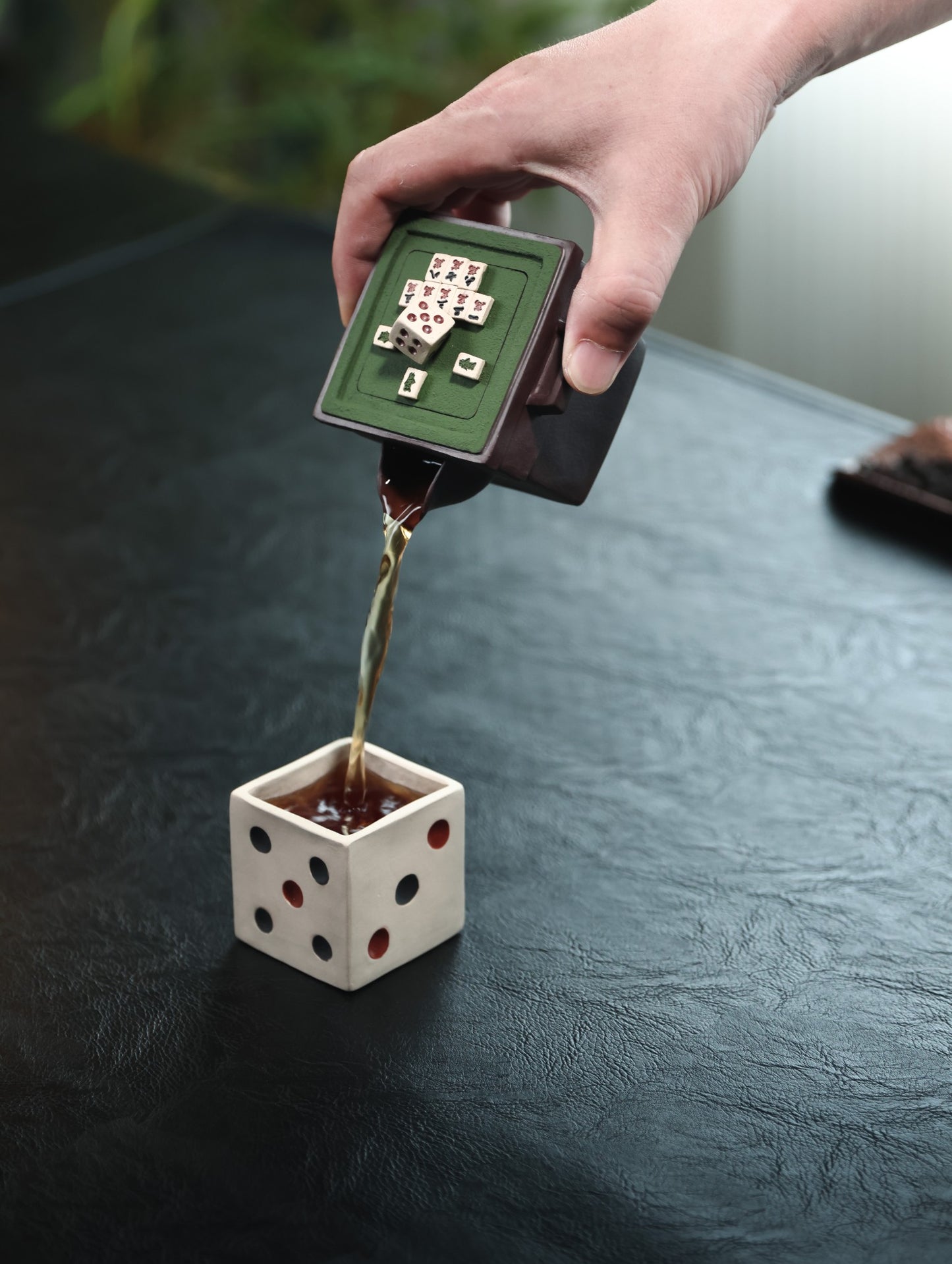 国粹麻将壶 | 【优质紫泥 180cc 粉浆 泥绘工艺 仿生器 手抓壶 一壶一杯套组】