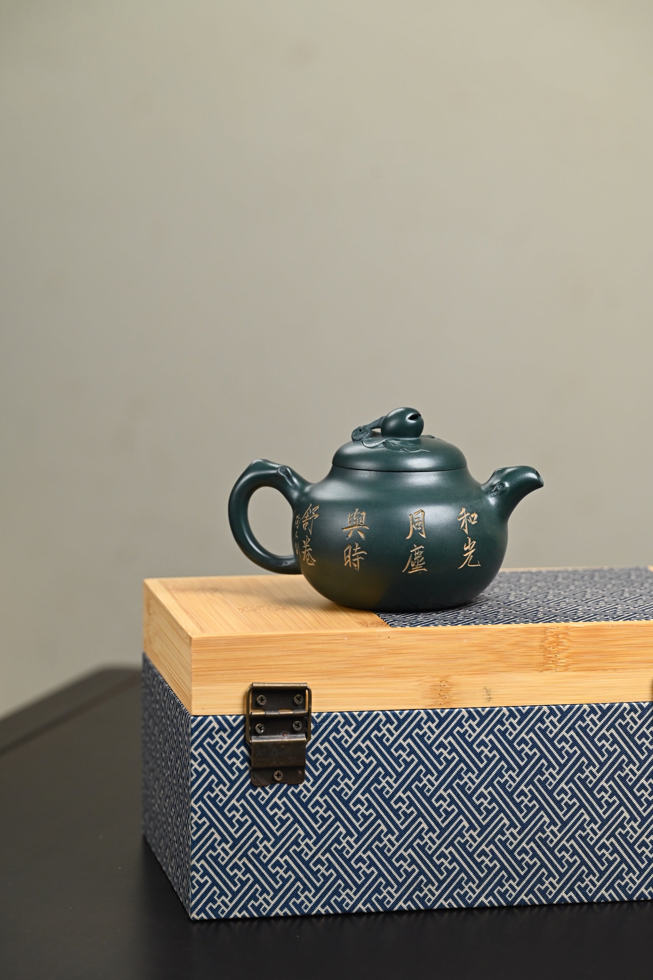 研高· 『祝福』 景舟绿泥·容量320cc·9孔出水·黄自英（研究员级高级工艺美术师） - ZishaTeapotChina