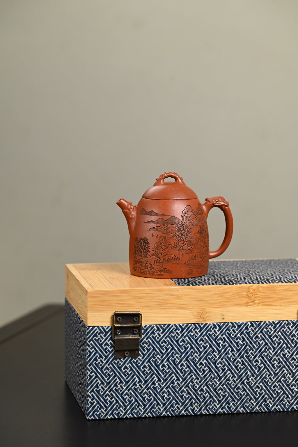 研高· 『秦权』 沉香段·容量220cc·10孔出水·黄自英（研究员级高级工艺美术师）